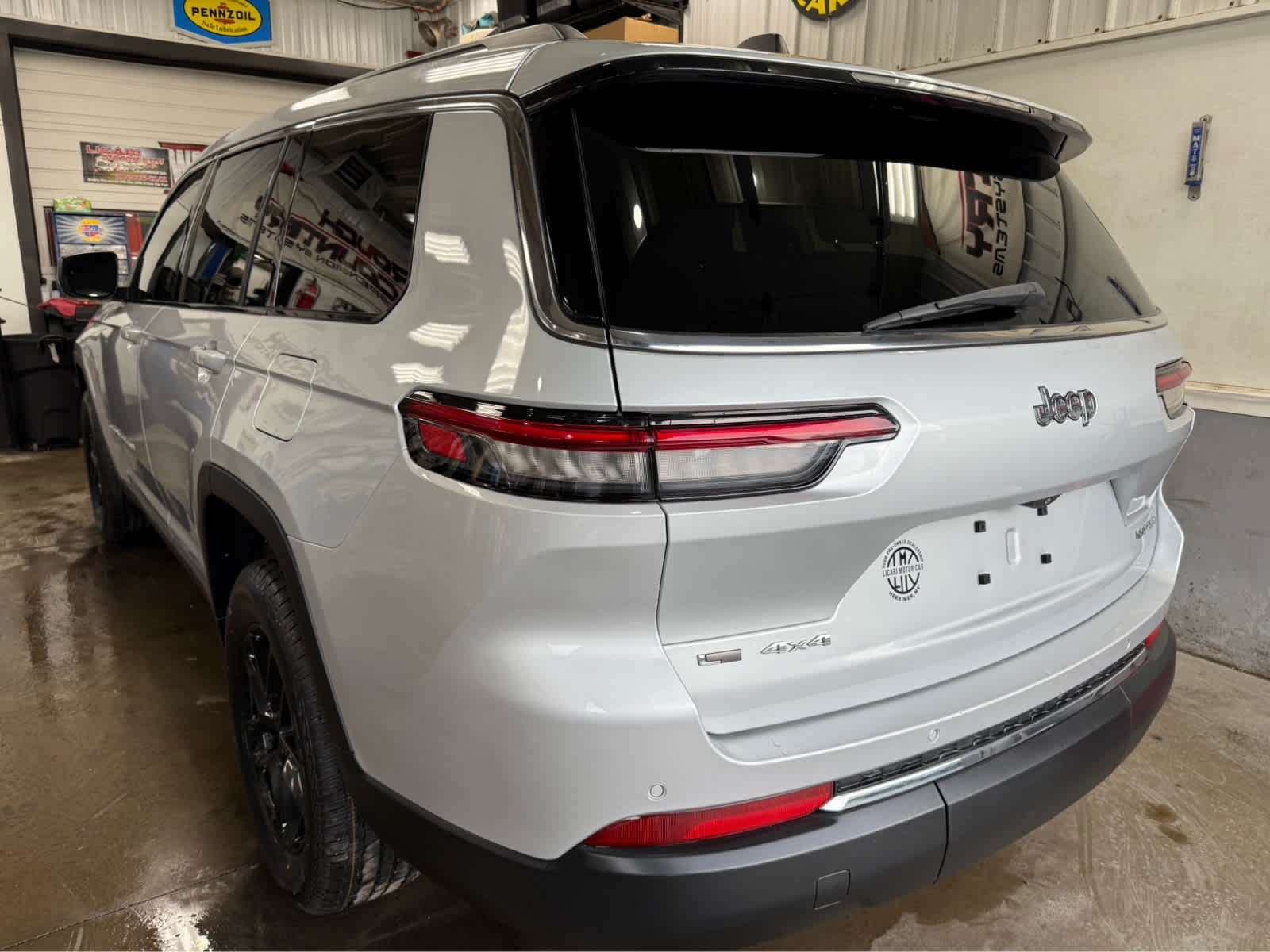 2022 Jeep Grand Cherokee L Laredo