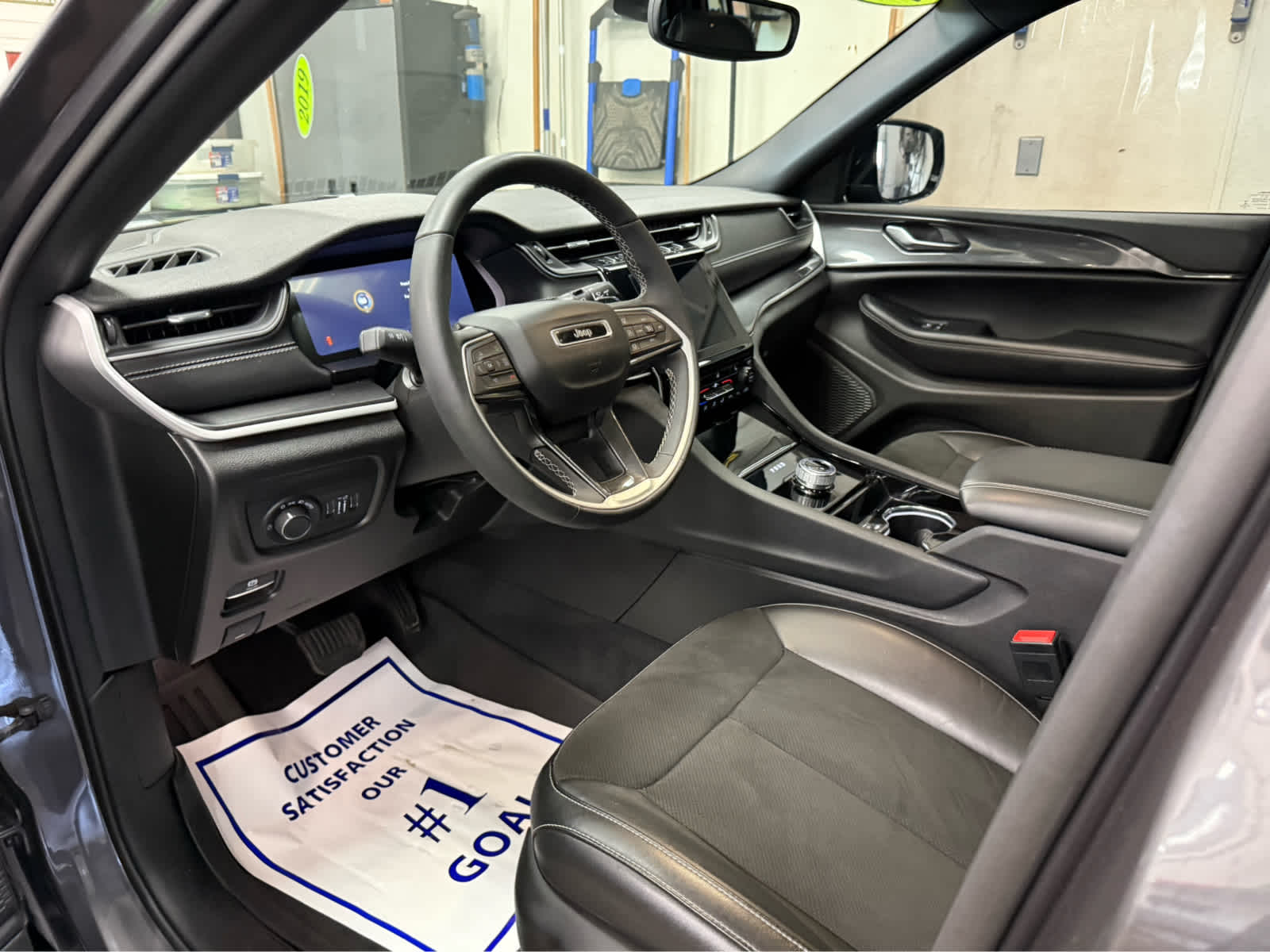 2023 Jeep Grand Cherokee L Altitude