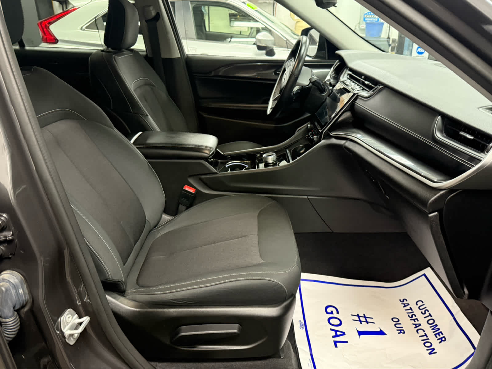 2022 Jeep Grand Cherokee L Laredo