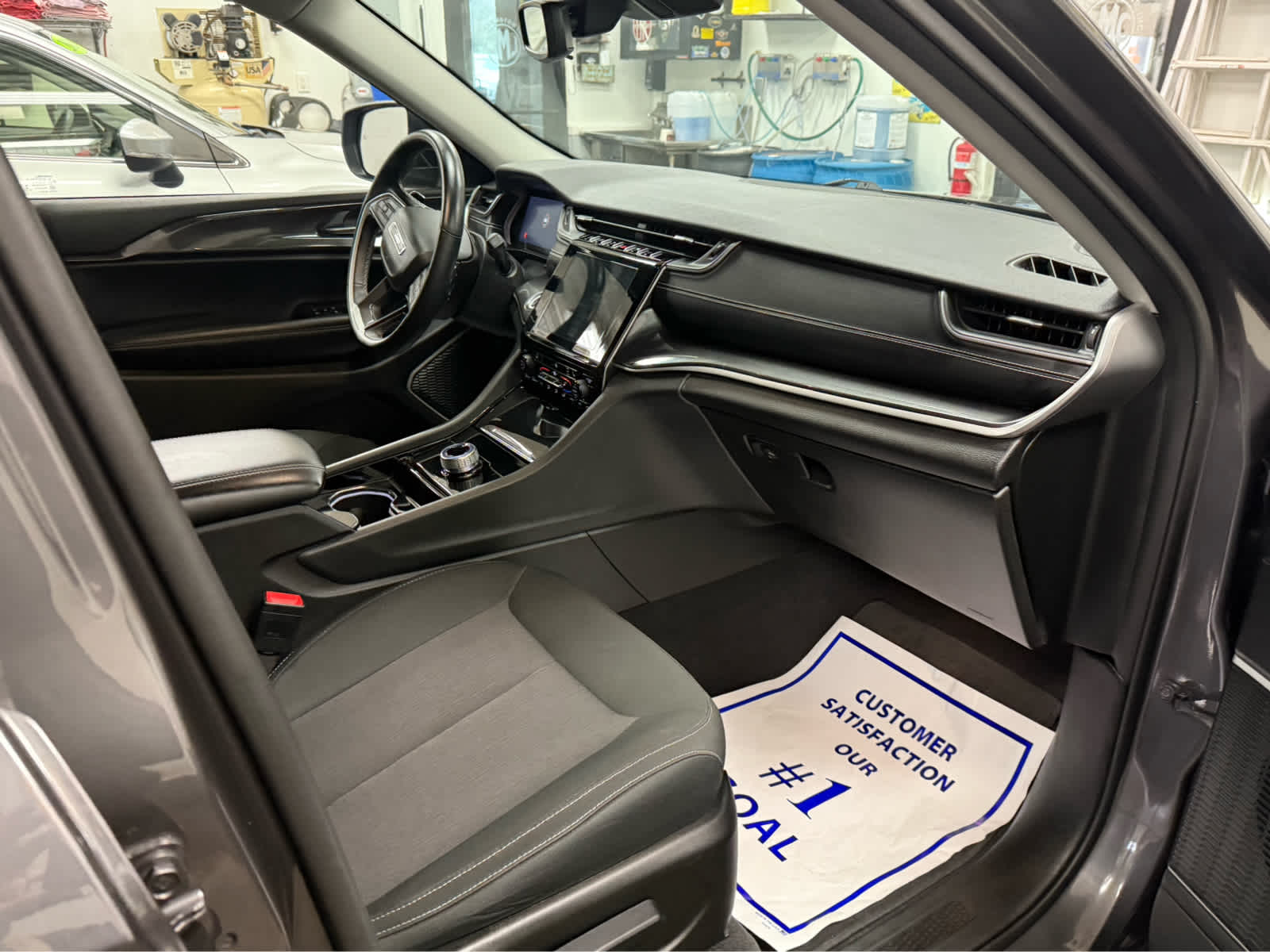 2022 Jeep Grand Cherokee L Laredo