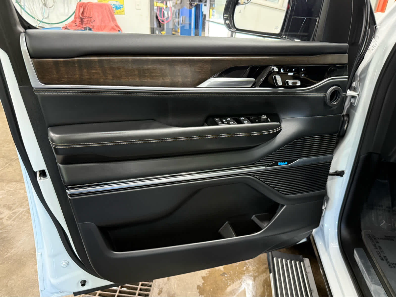 2023 Jeep Grand Wagoneer Series II