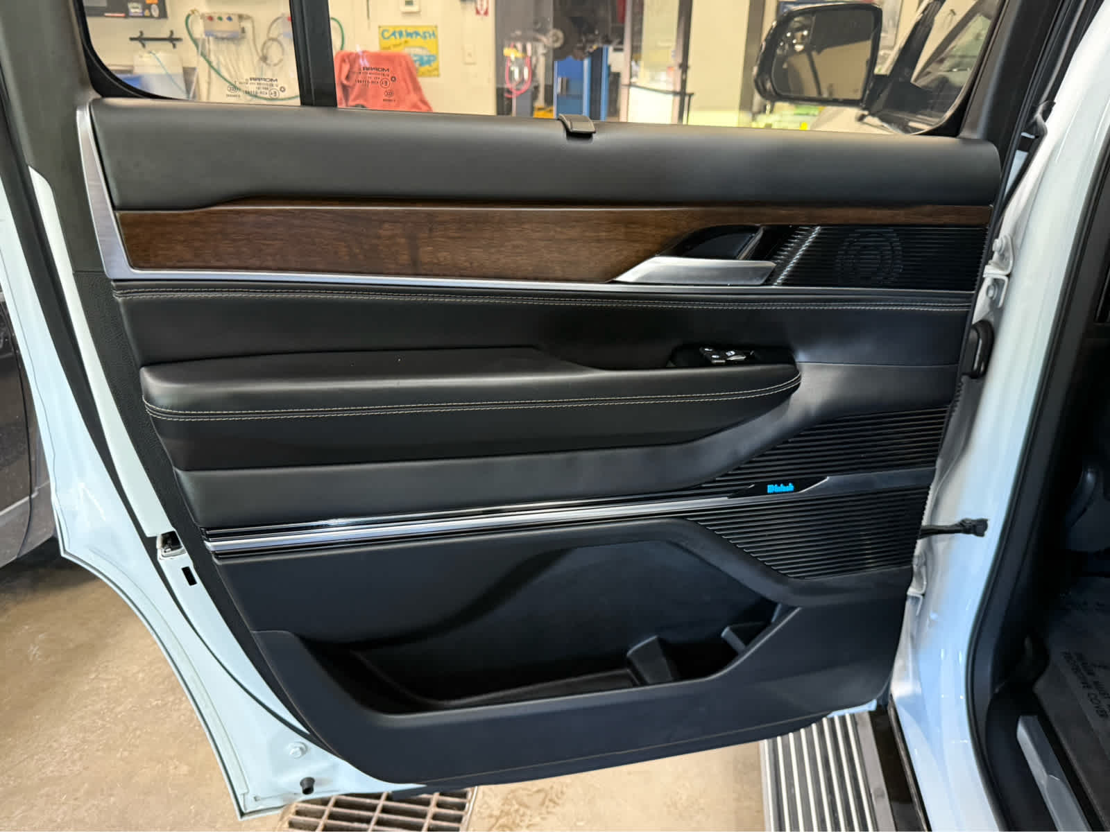 2023 Jeep Grand Wagoneer Series II