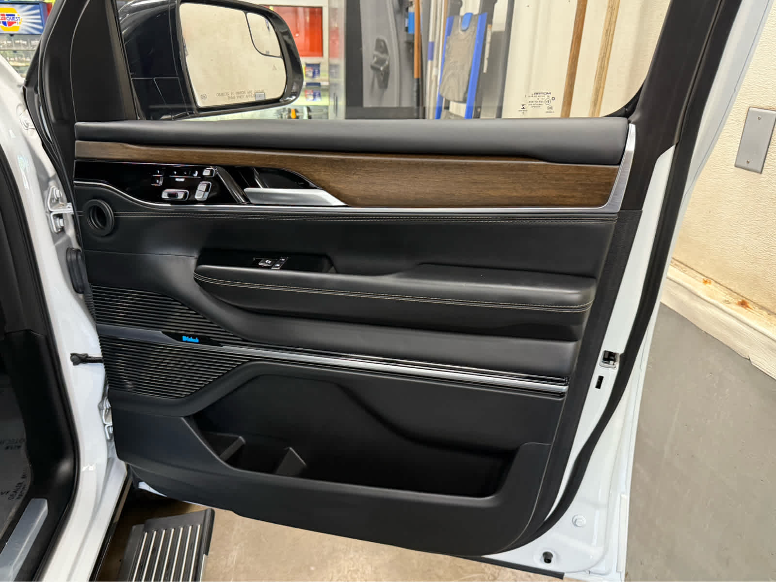 2023 Jeep Grand Wagoneer Series II