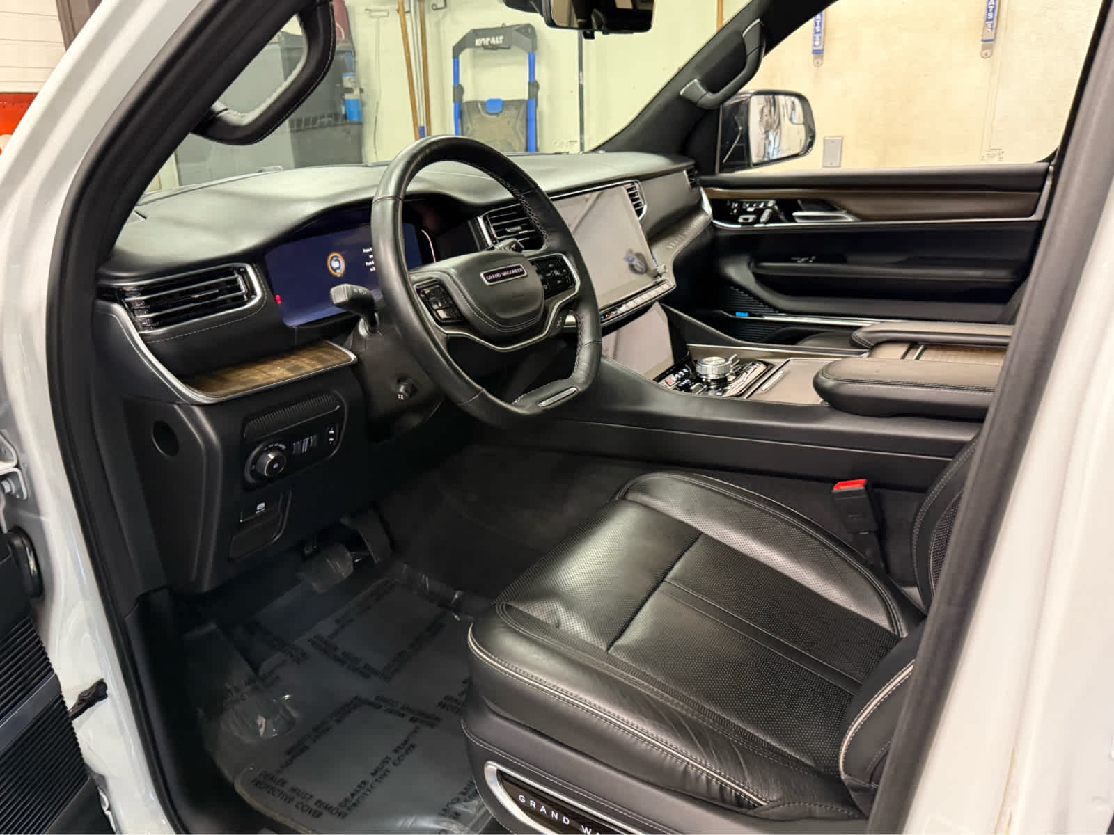 2023 Jeep Grand Wagoneer Series II