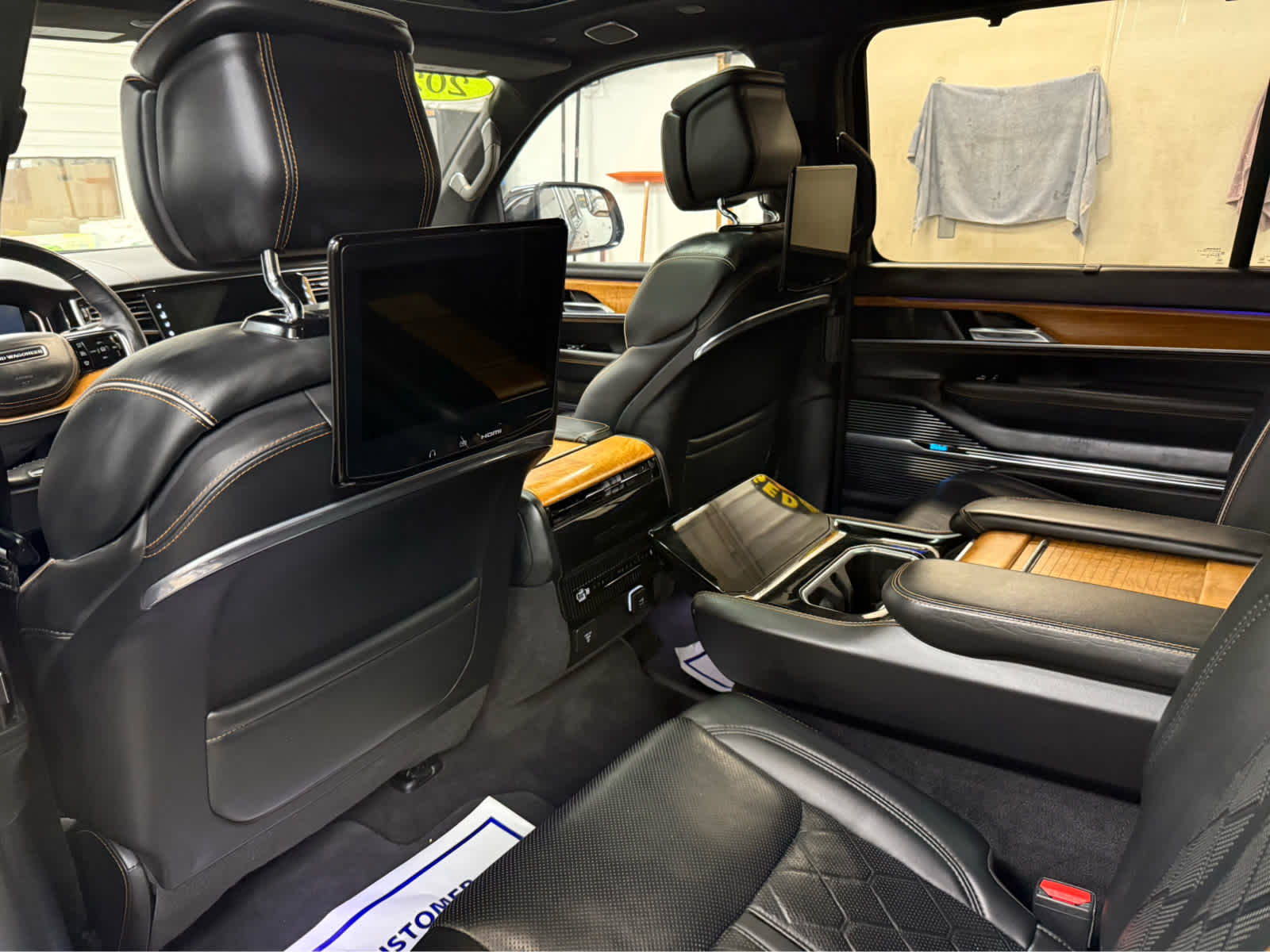 2022 Jeep Grand Wagoneer Series III