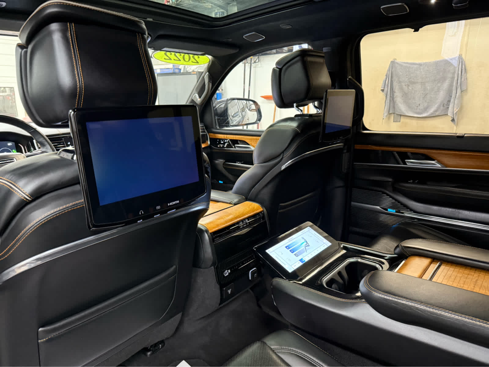 2022 Jeep Grand Wagoneer Series III