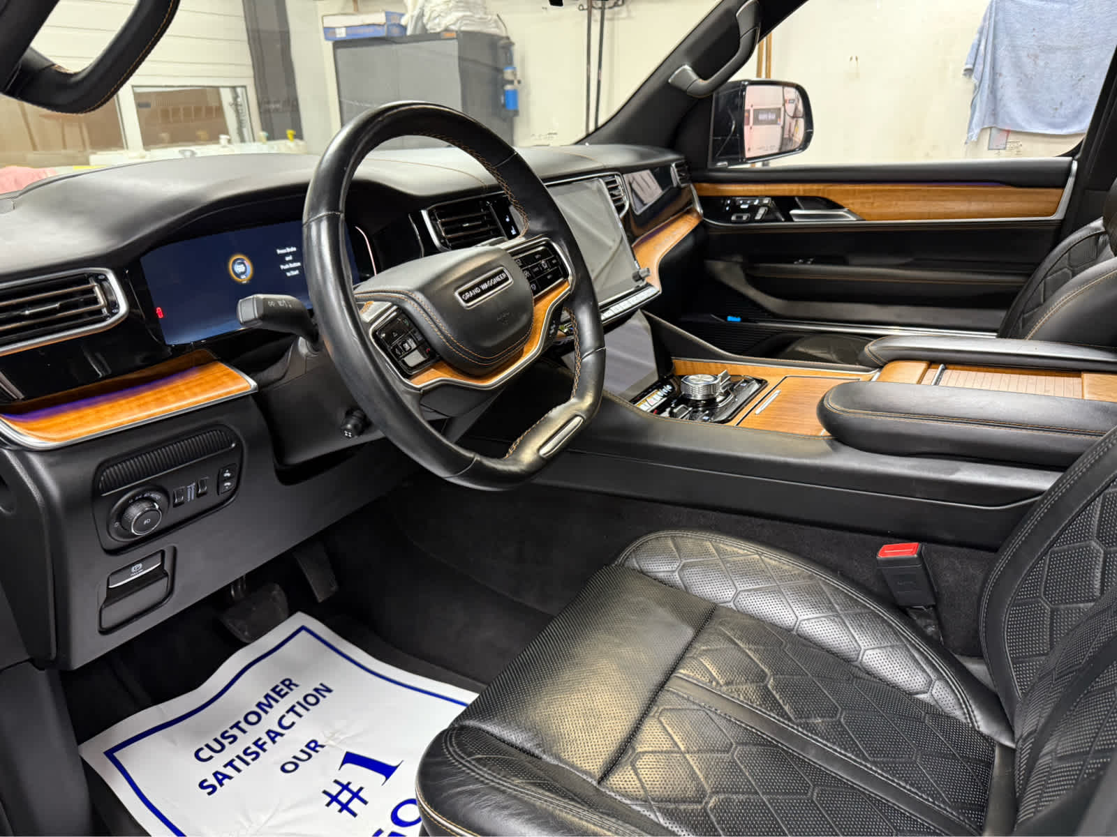 2022 Jeep Grand Wagoneer Series III