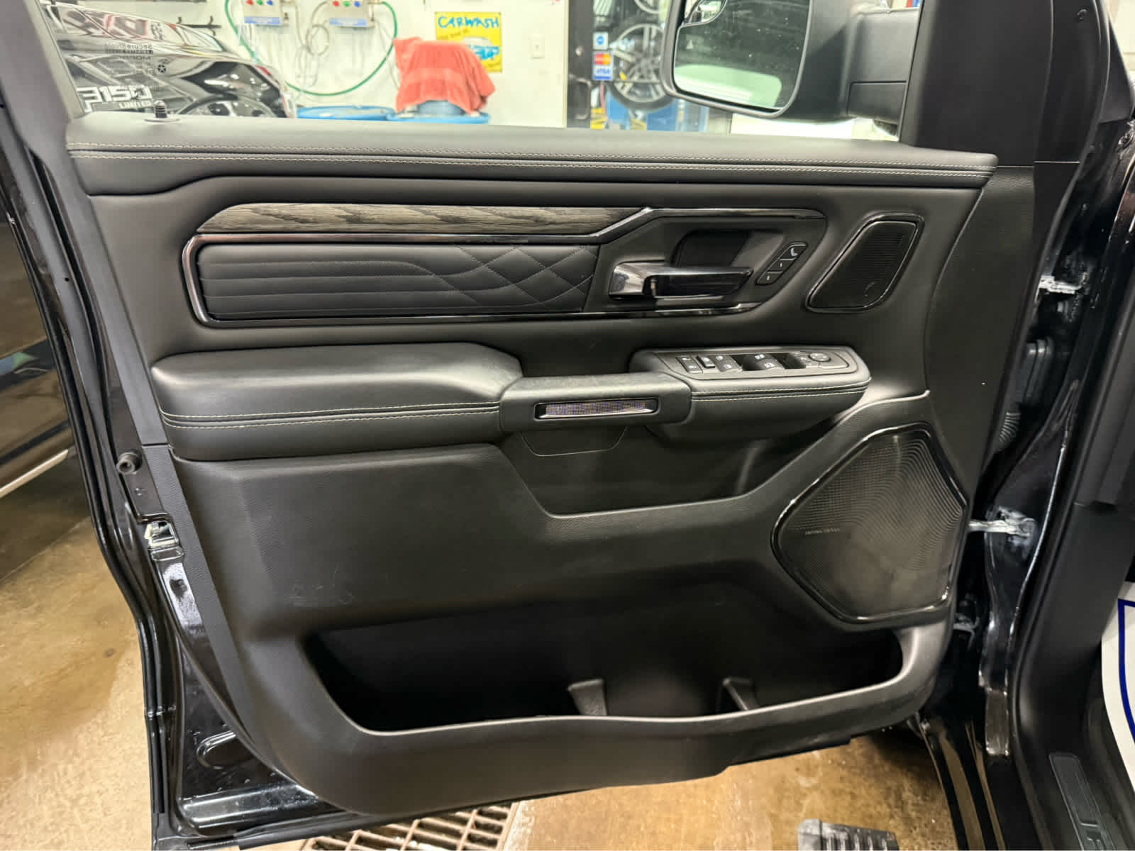 2025 RAM 1500 Limited