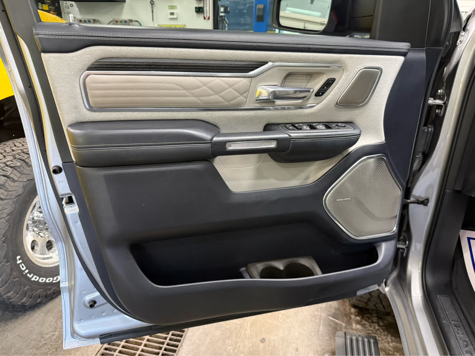 2023 RAM 1500 Limited