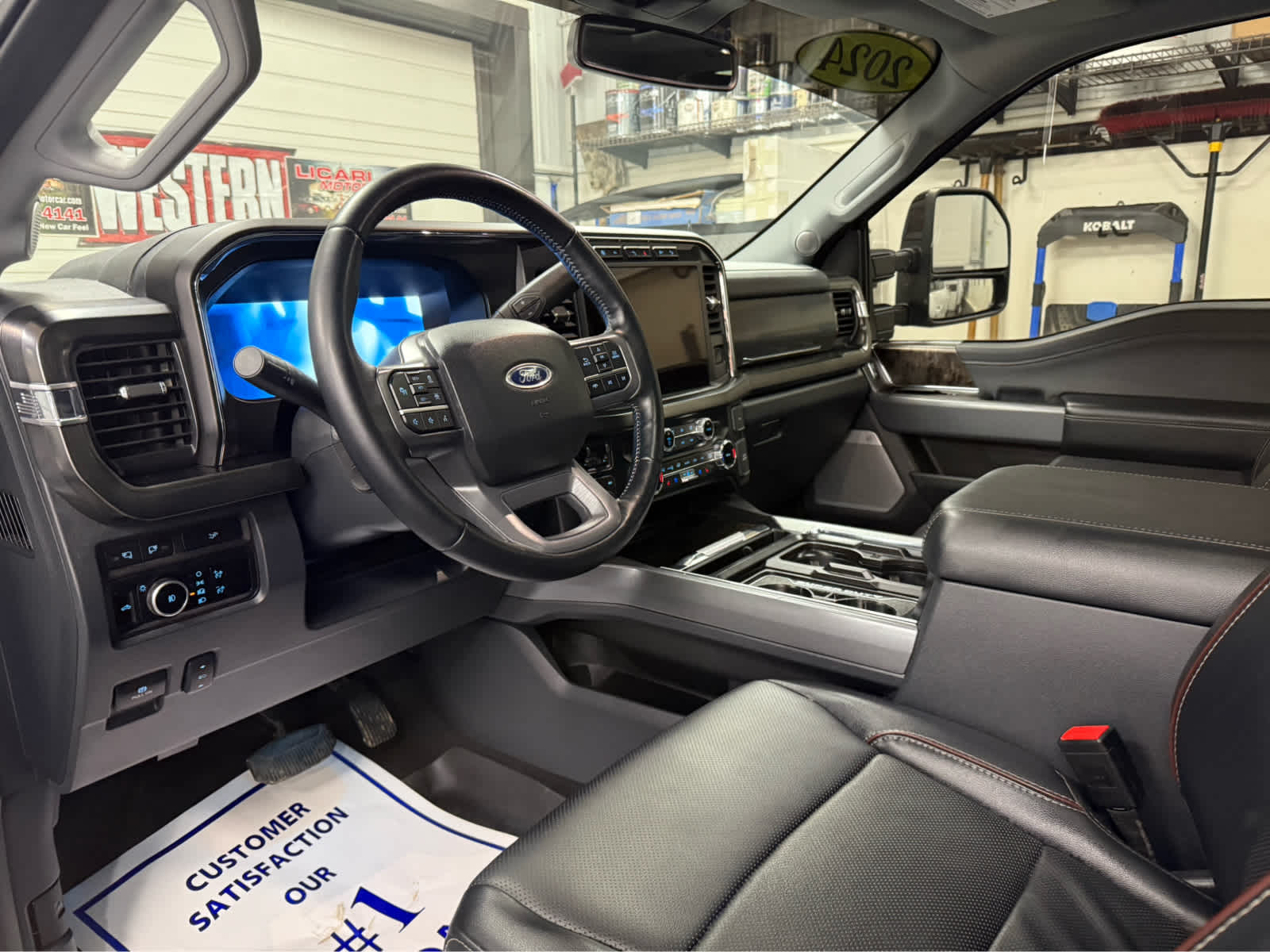 2024 Ford Super Duty F-250 Pickup LARIAT