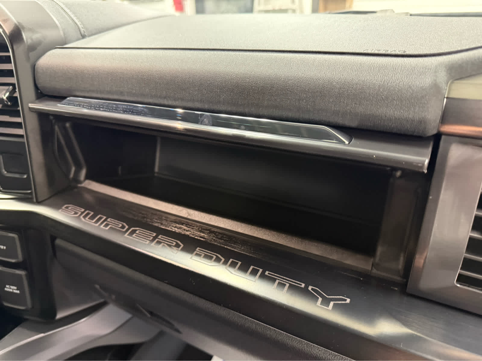 2024 Ford Super Duty F-250 Pickup LARIAT