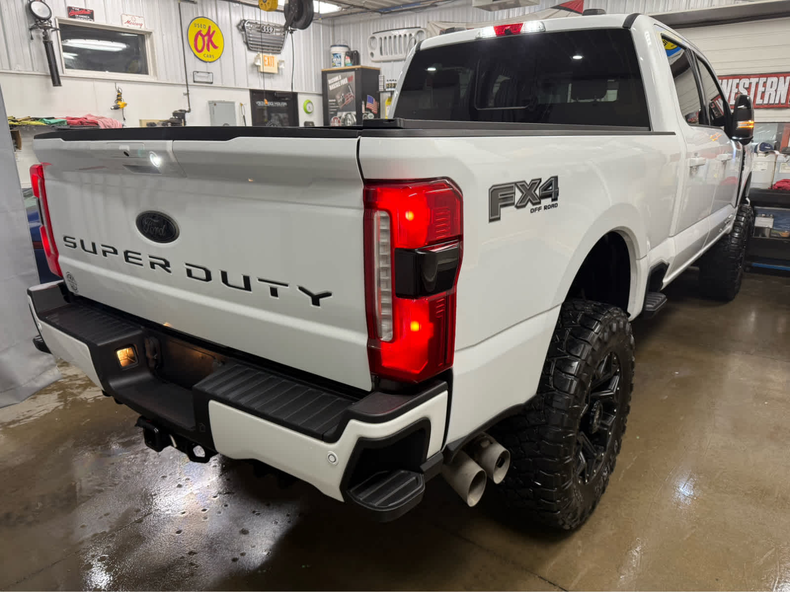 2024 Ford Super Duty F-250 Pickup LARIAT