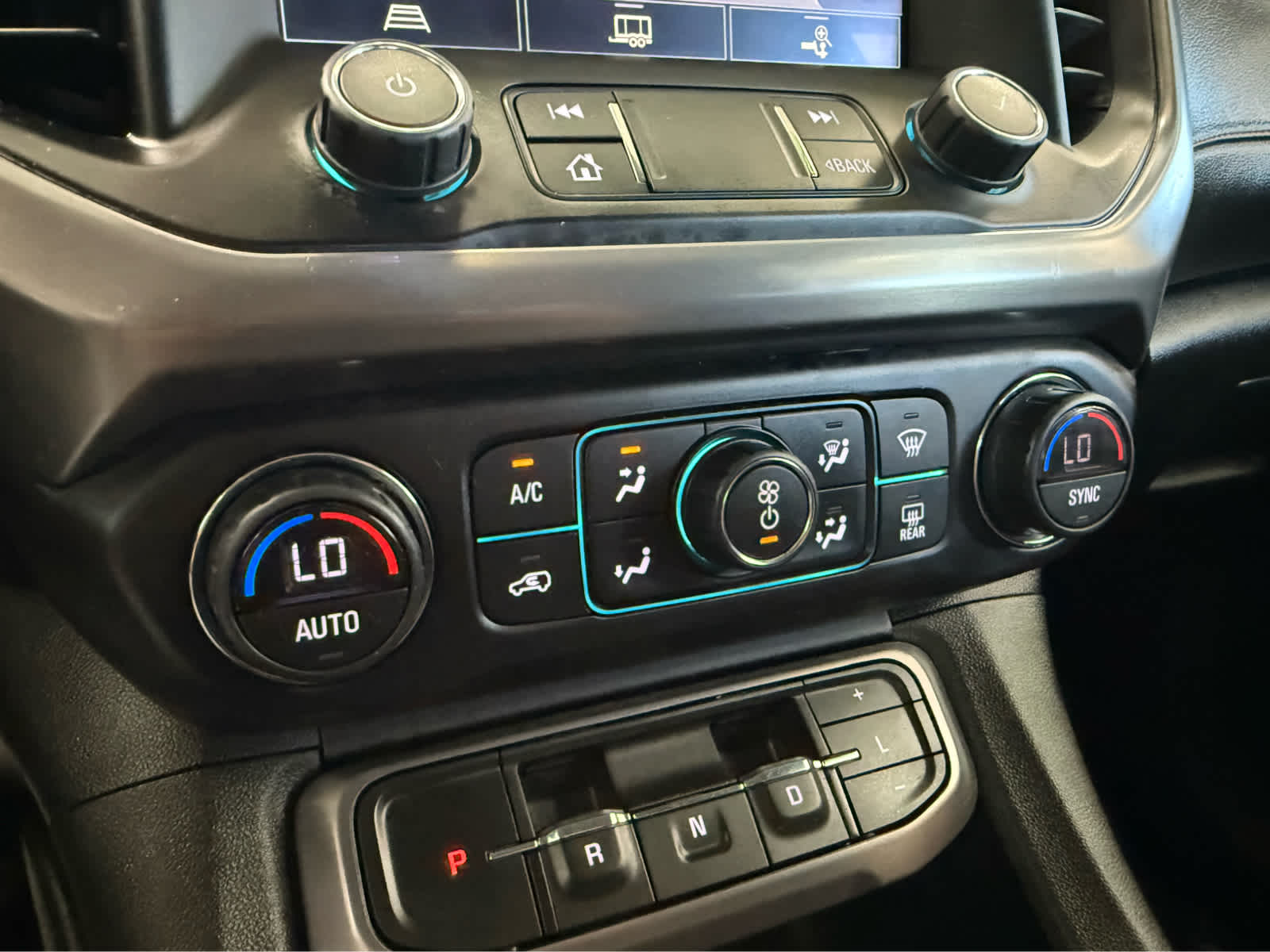 2021 GMC Acadia AT4