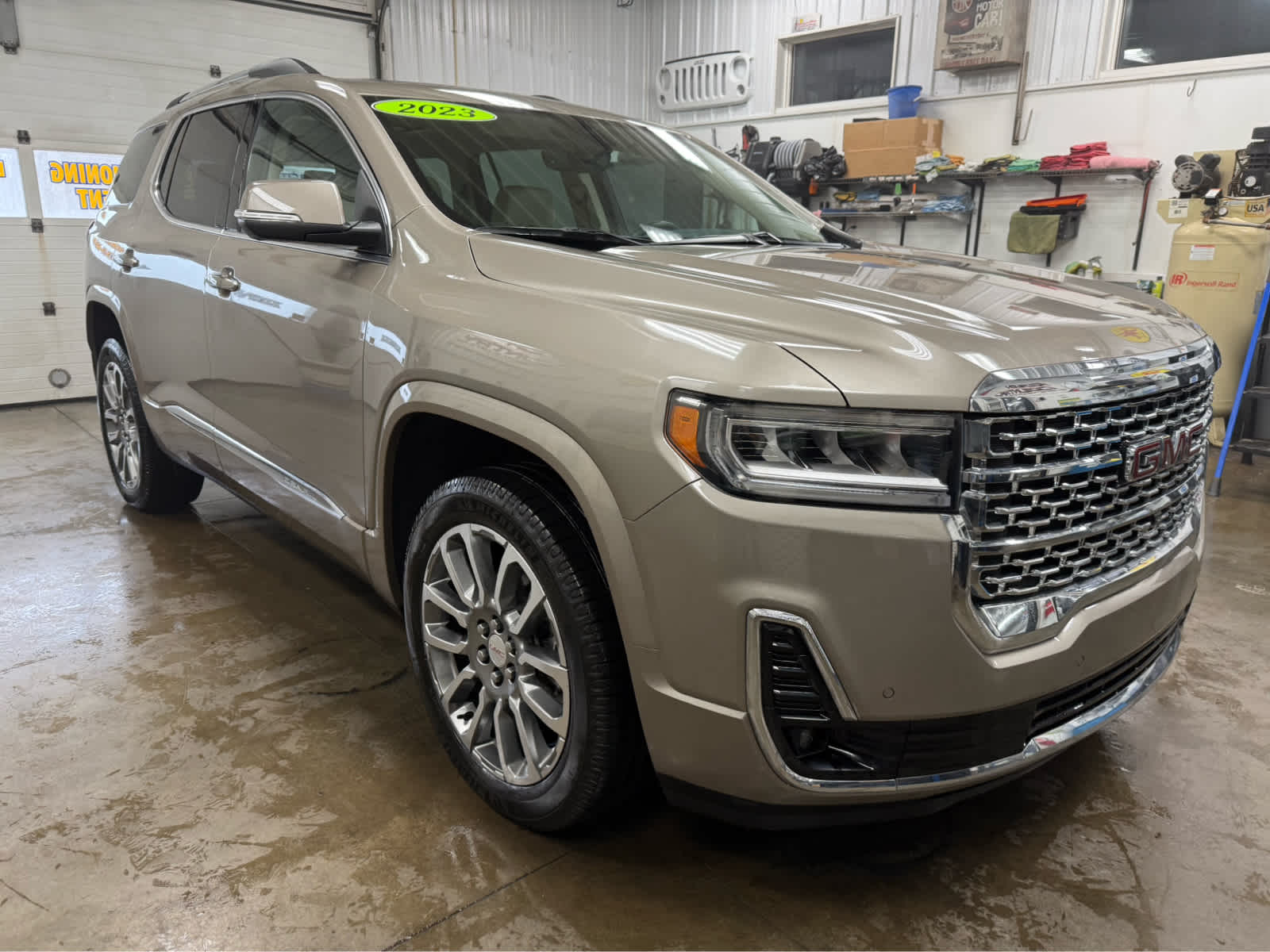 2023 GMC Acadia Denali