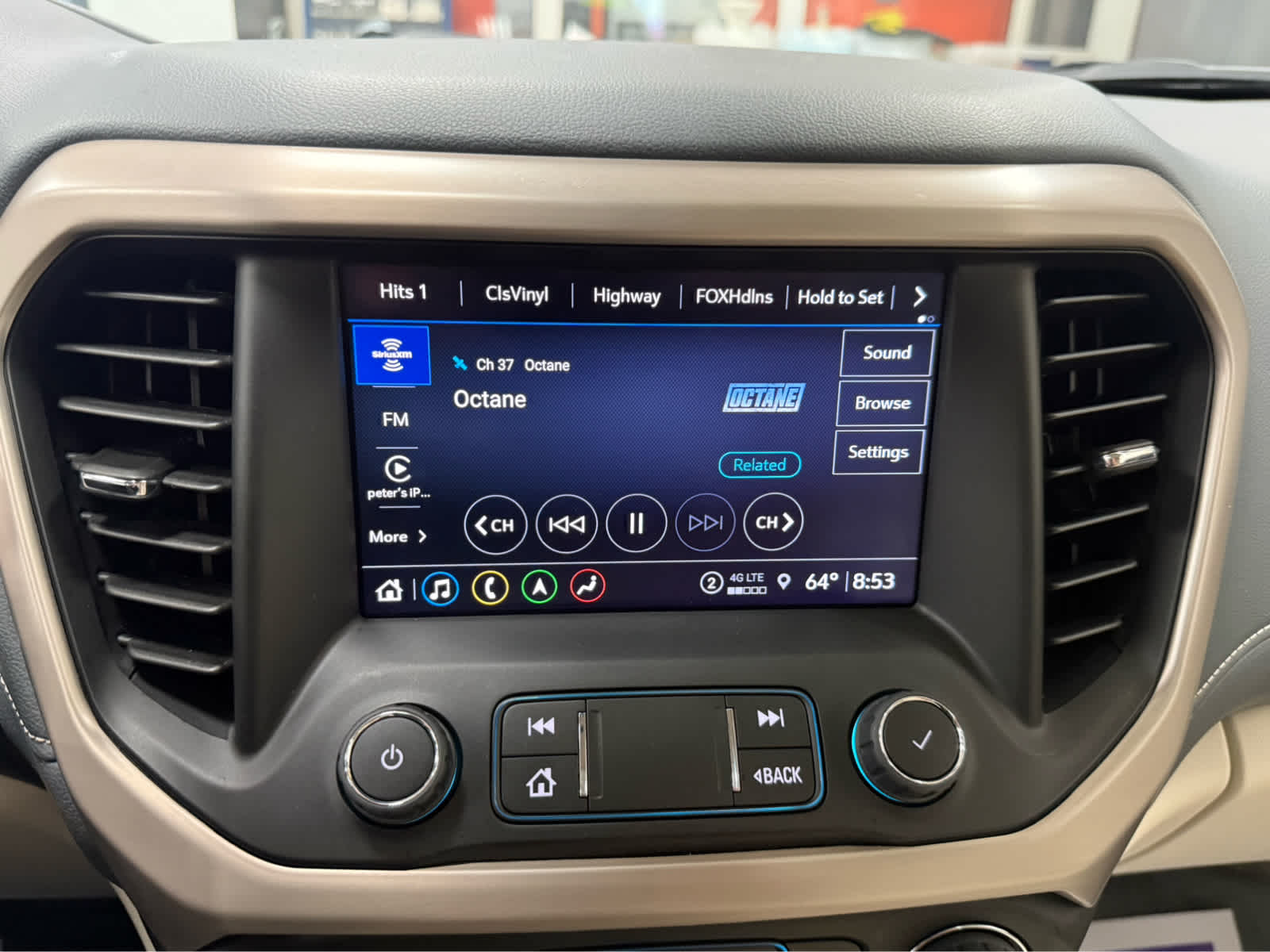 2023 GMC Acadia Denali