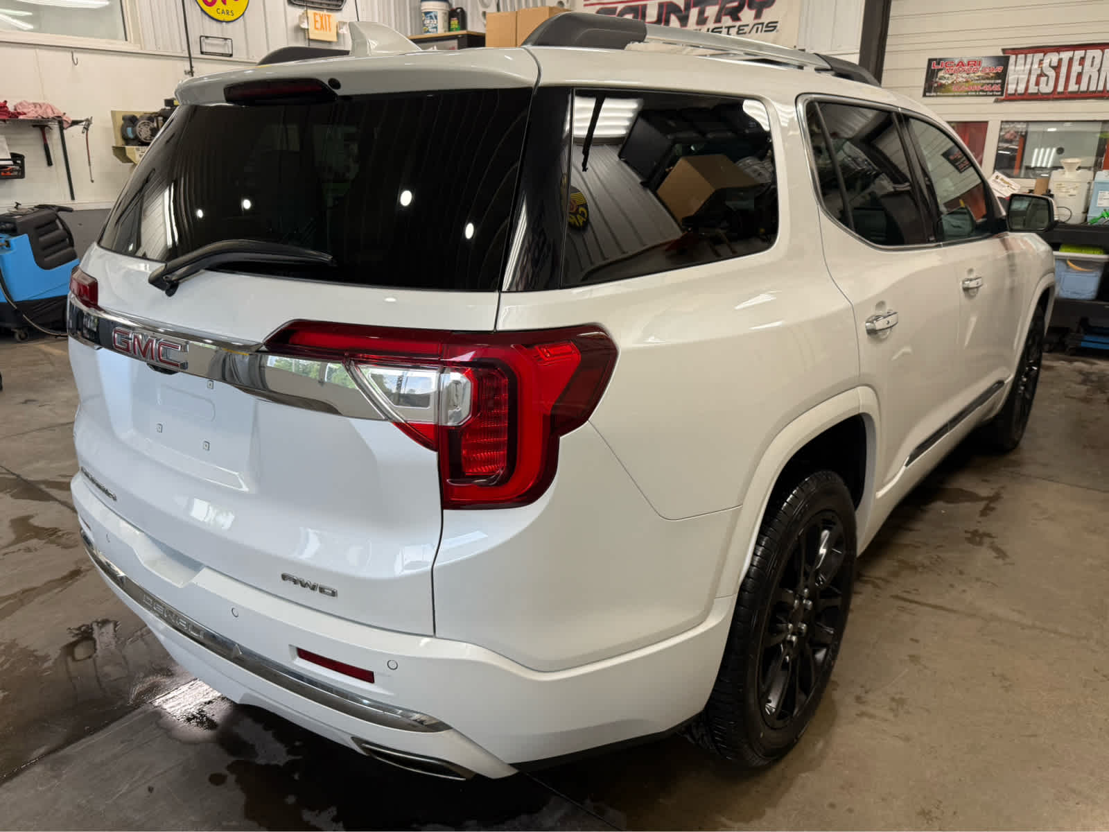 2023 GMC Acadia Denali