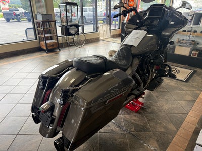 2021 Harley Davidson Road Glide Base