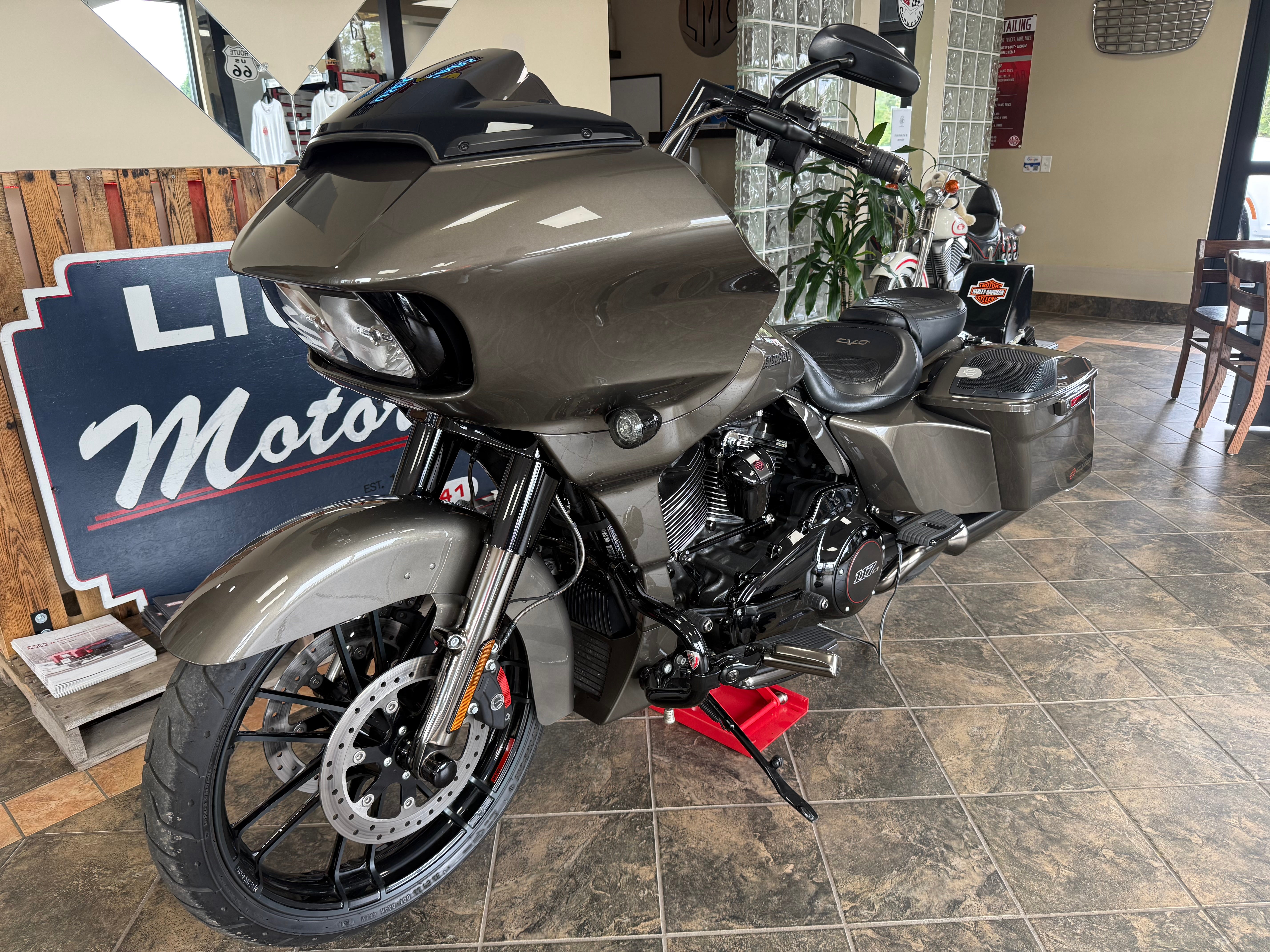 2021 Harley Davidson Road Glide Base