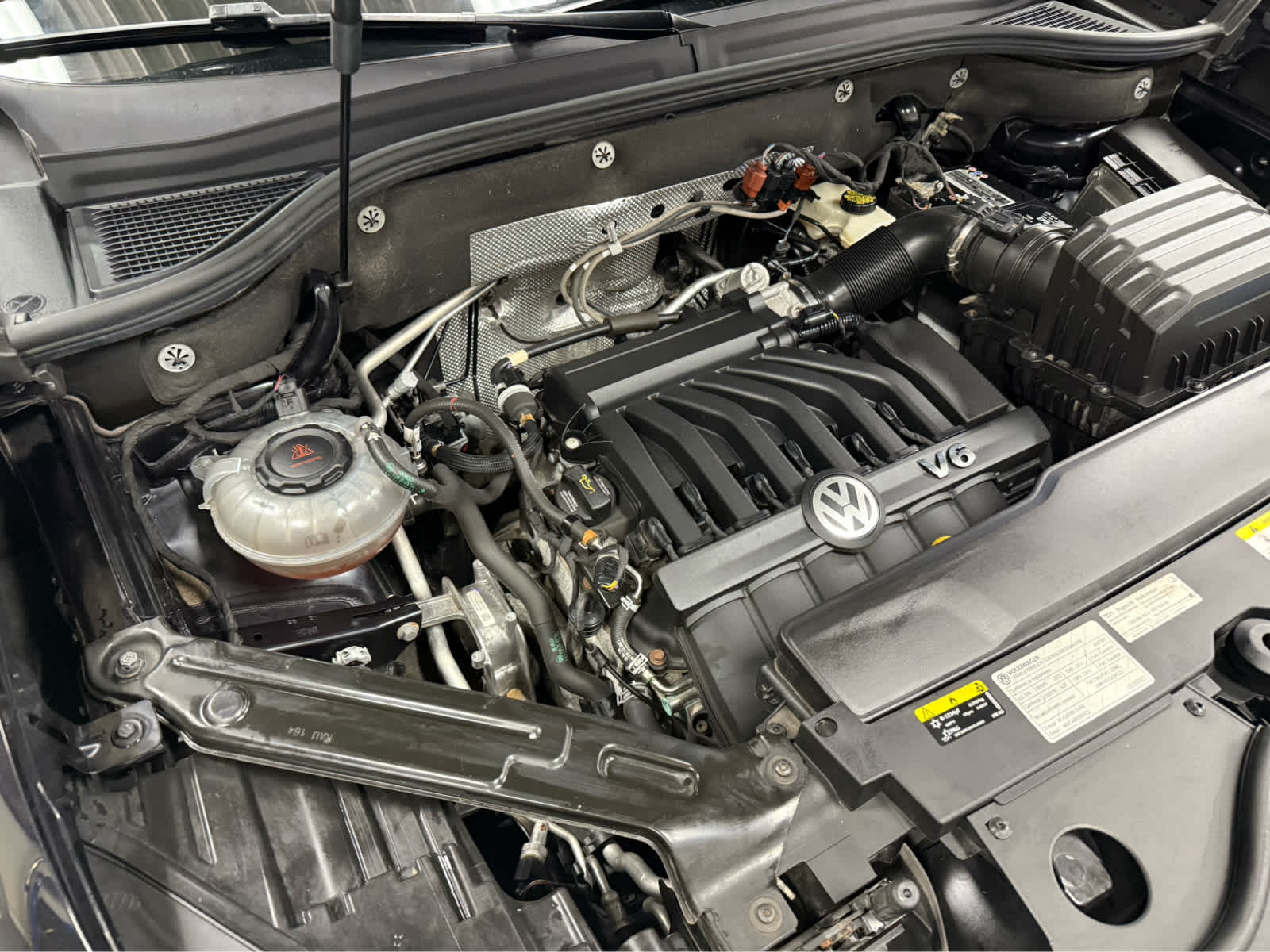 2021 Volkswagen Atlas Cross Sport 3.6L V6 SE w/Technology R-Line