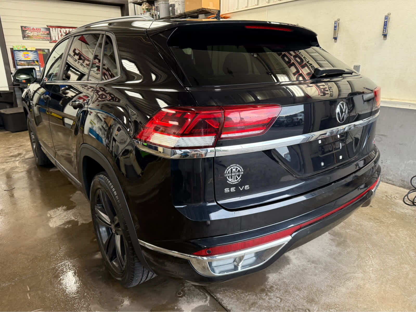 2021 Volkswagen Atlas Cross Sport 3.6L V6 SE w/Technology R-Line
