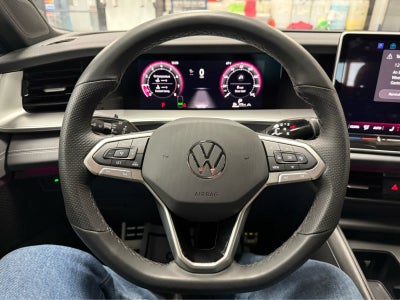 2025 Volkswagen Tiguan SE R-Line Black