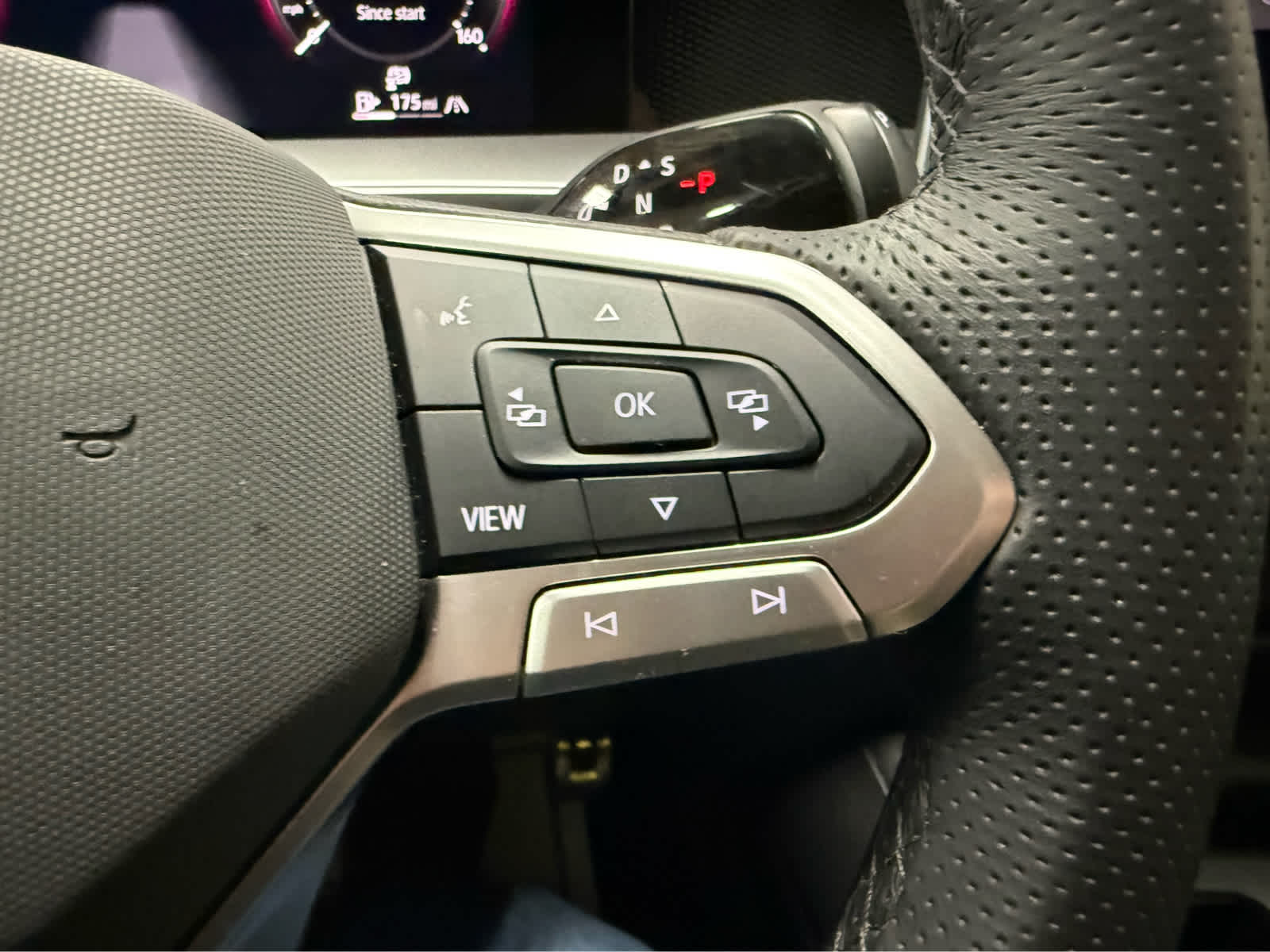 2025 Volkswagen Tiguan SE R-Line Black