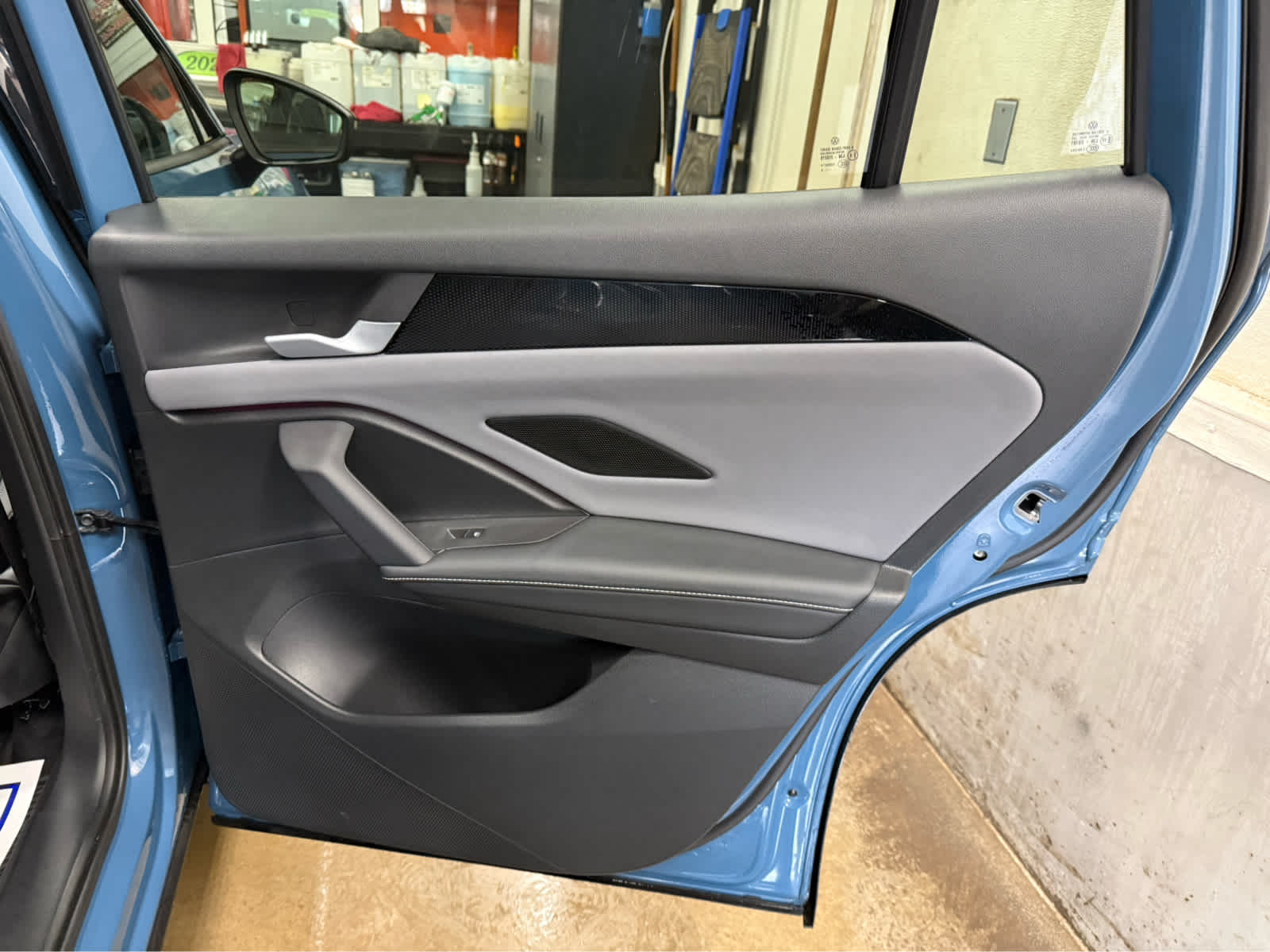 2025 Volkswagen Tiguan SE R-Line Black