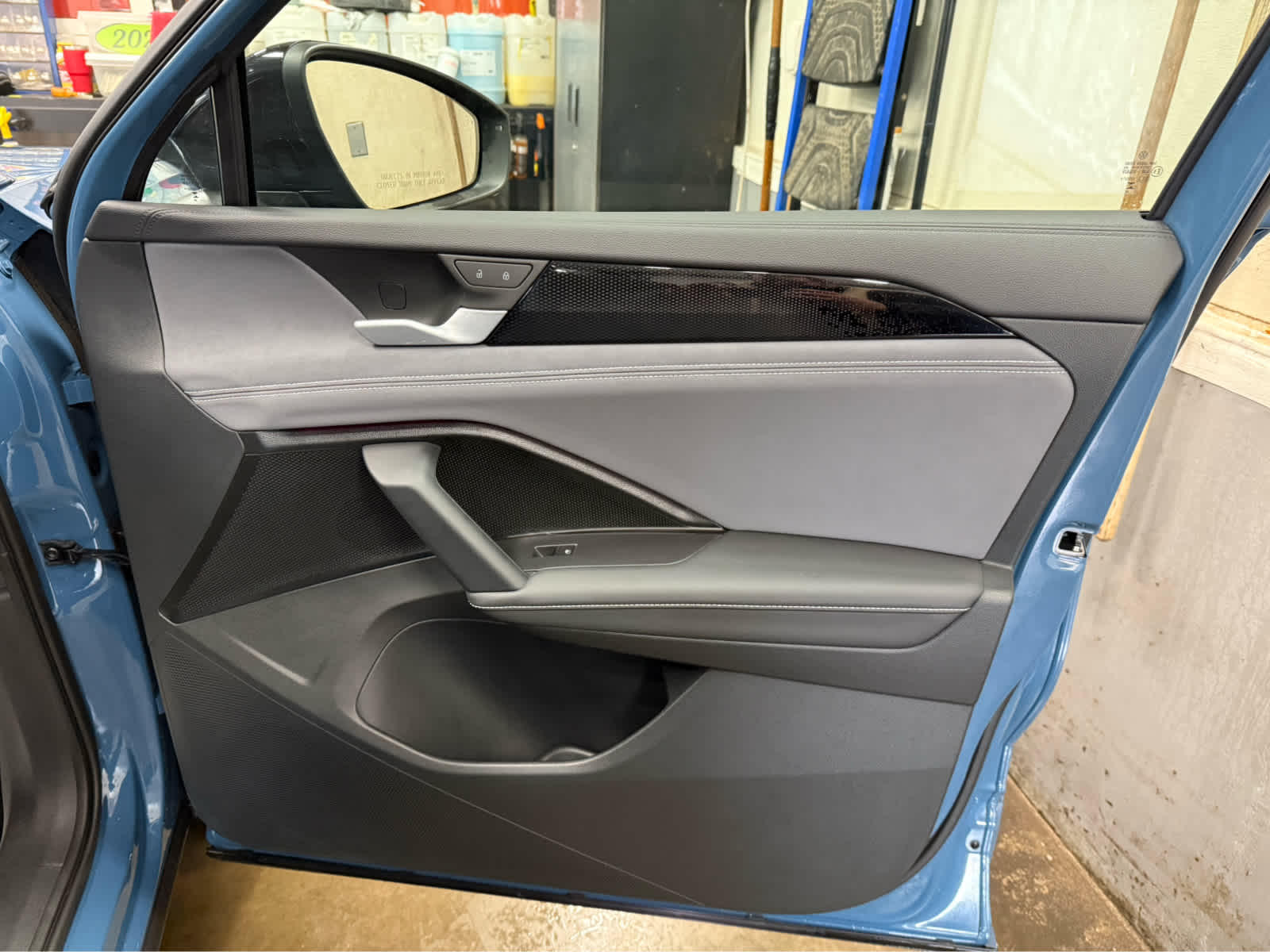 2025 Volkswagen Tiguan SE R-Line Black