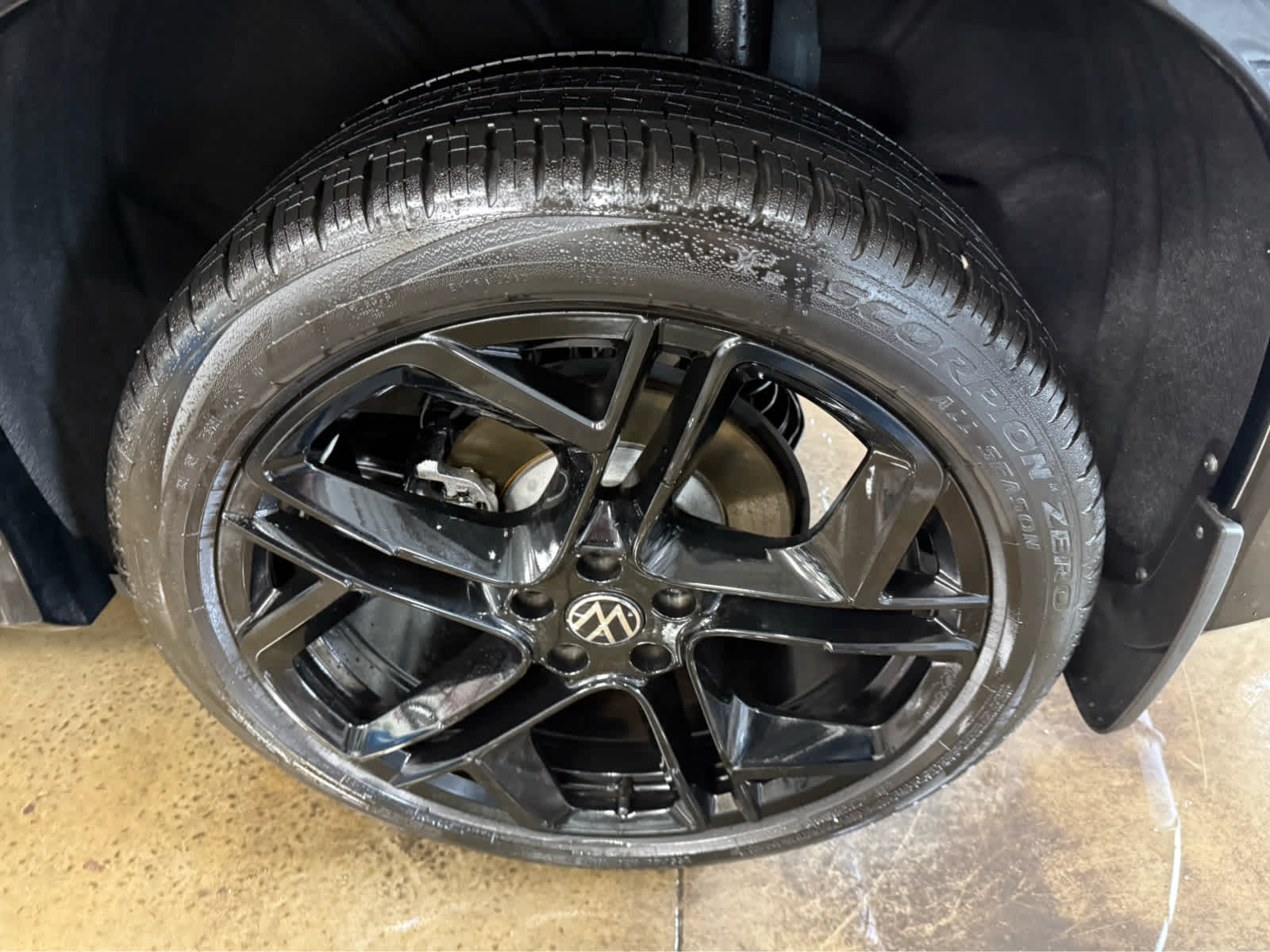 2025 Volkswagen Tiguan SE R-Line Black