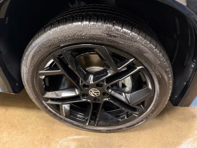 2025 Volkswagen Tiguan SE R-Line Black