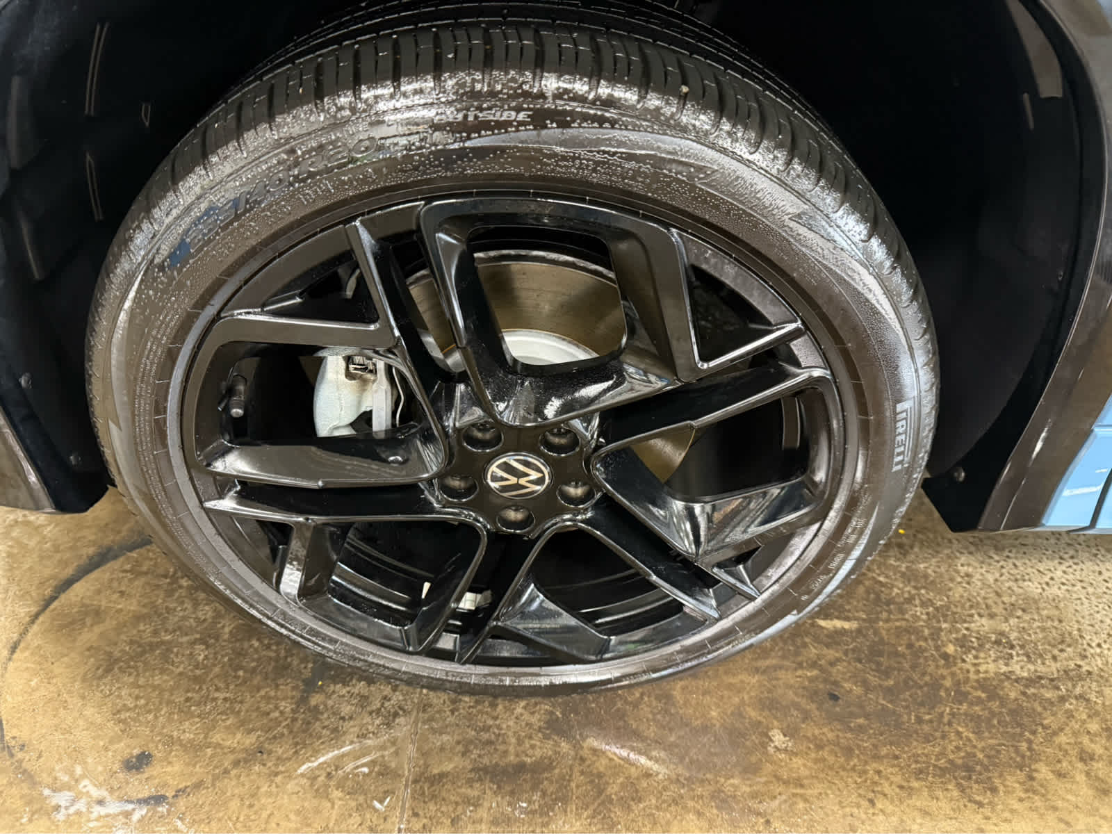 2025 Volkswagen Tiguan SE R-Line Black