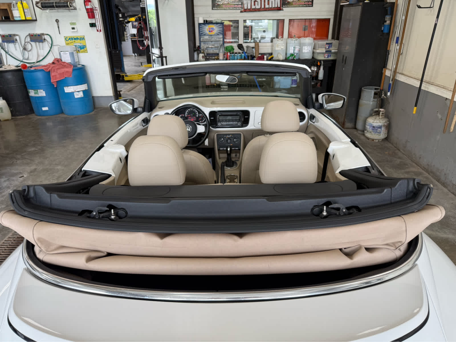 2013 Volkswagen Beetle Convertible 2.5L 50s Edition