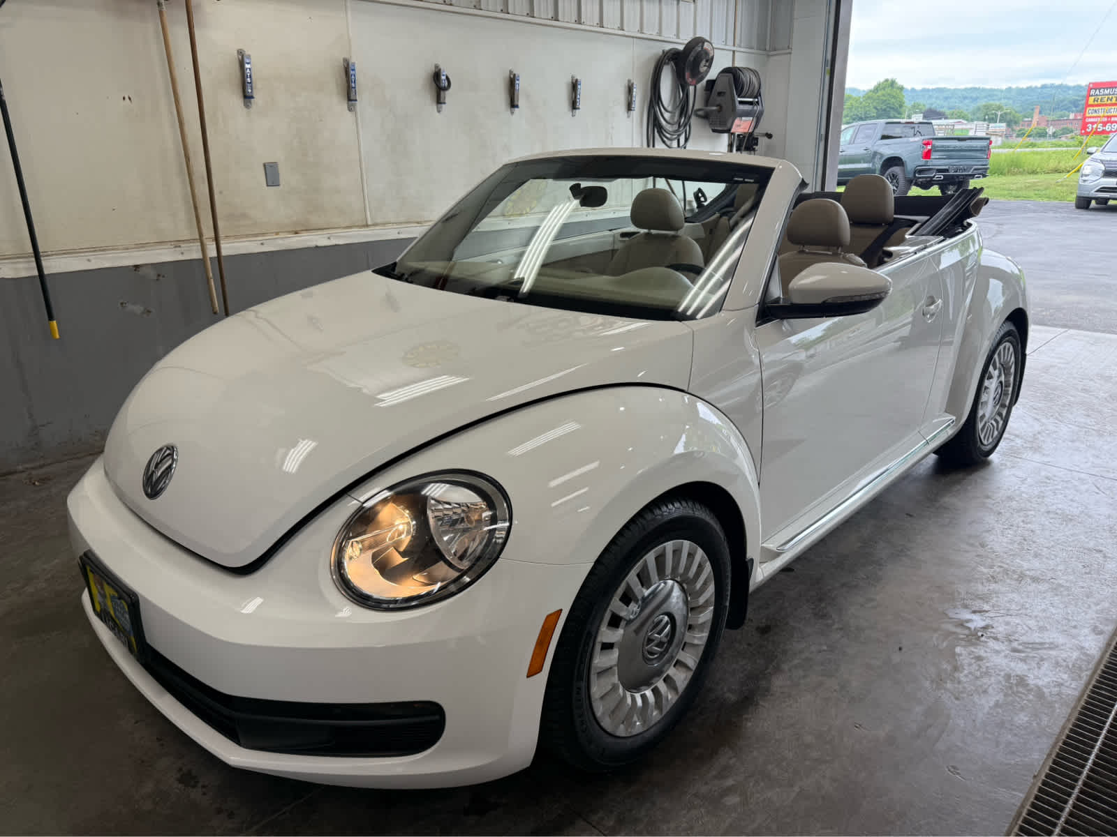 2013 Volkswagen Beetle Convertible 2.5L 50s Edition