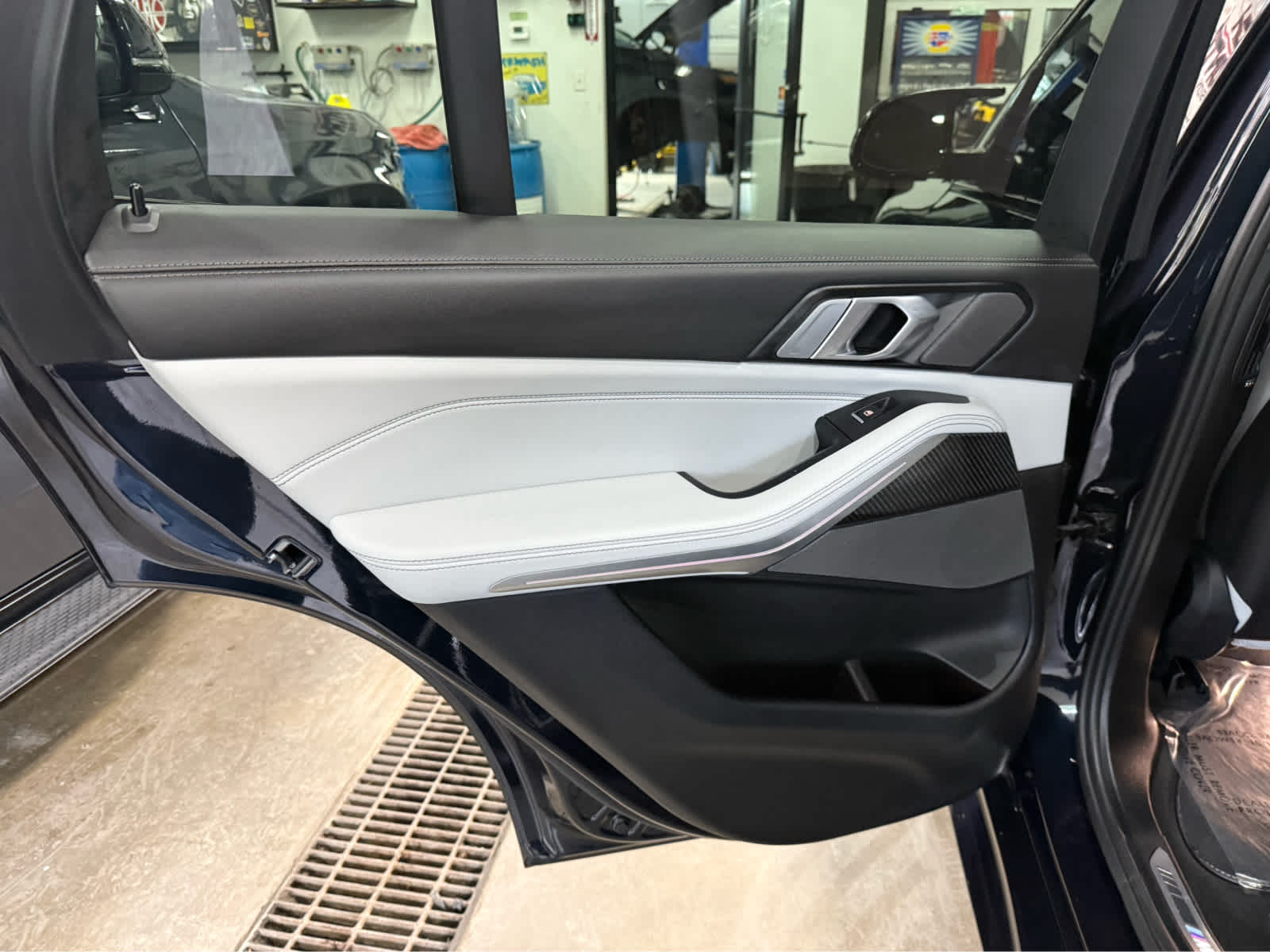 2025 BMW X5 M60i M60i