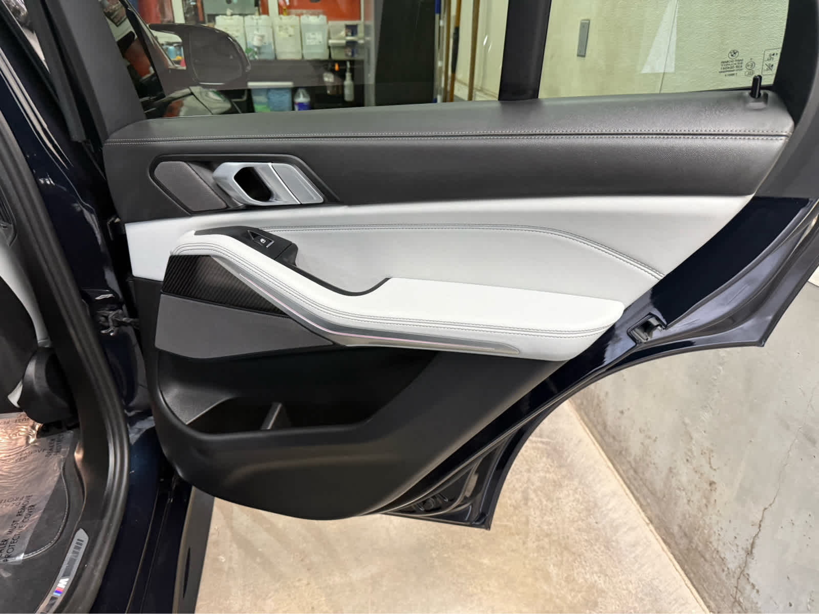 2025 BMW X5 M60i M60i