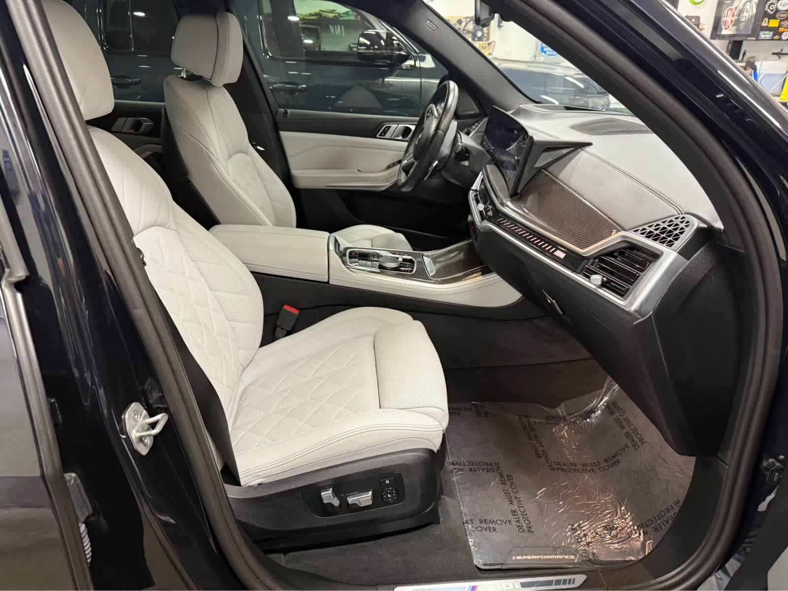 2025 BMW X5 M60i M60i