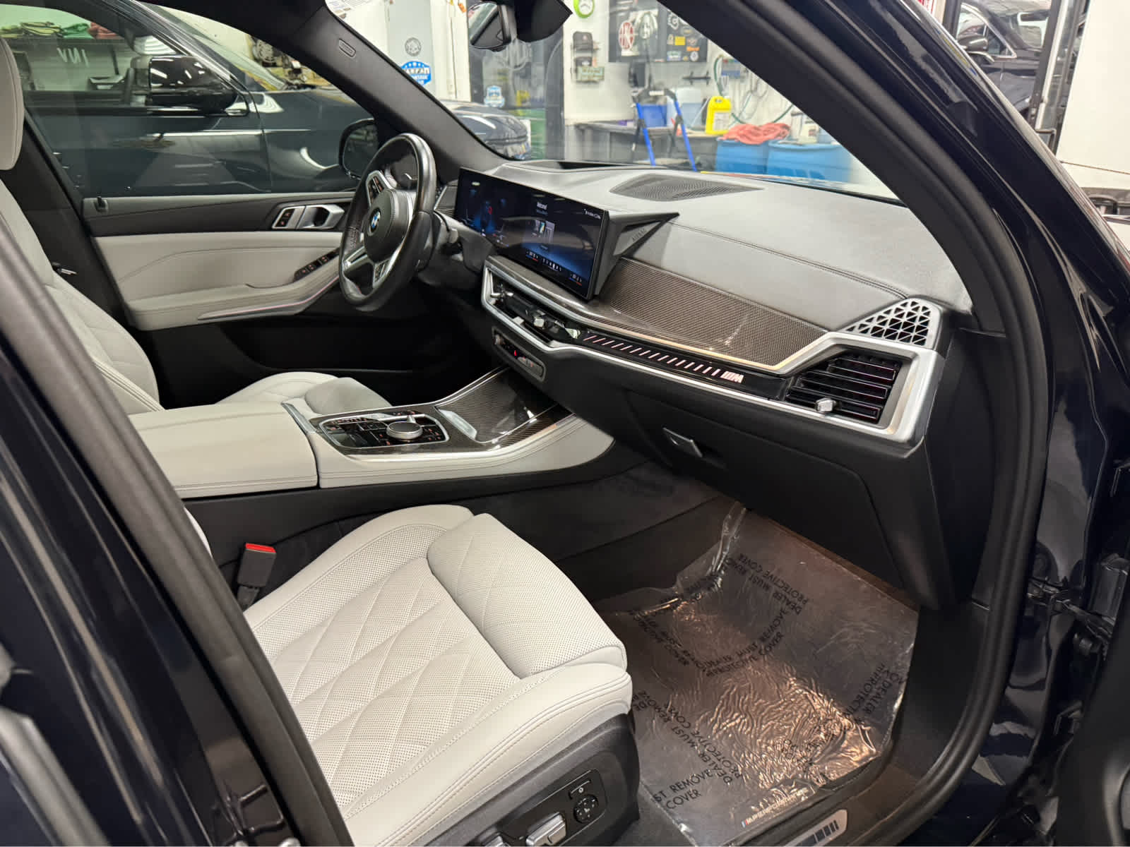 2025 BMW X5 M60i M60i