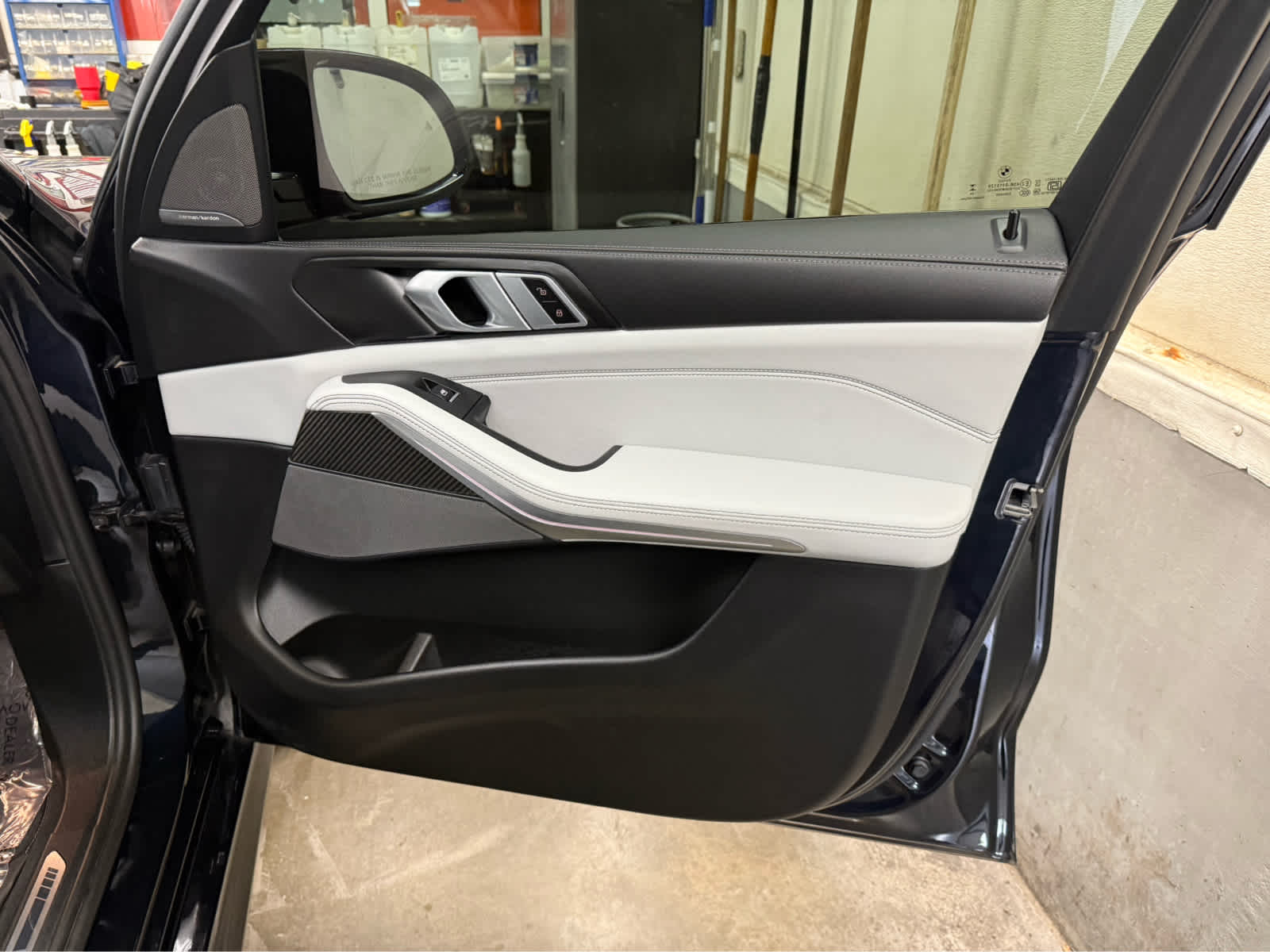 2025 BMW X5 M60i M60i