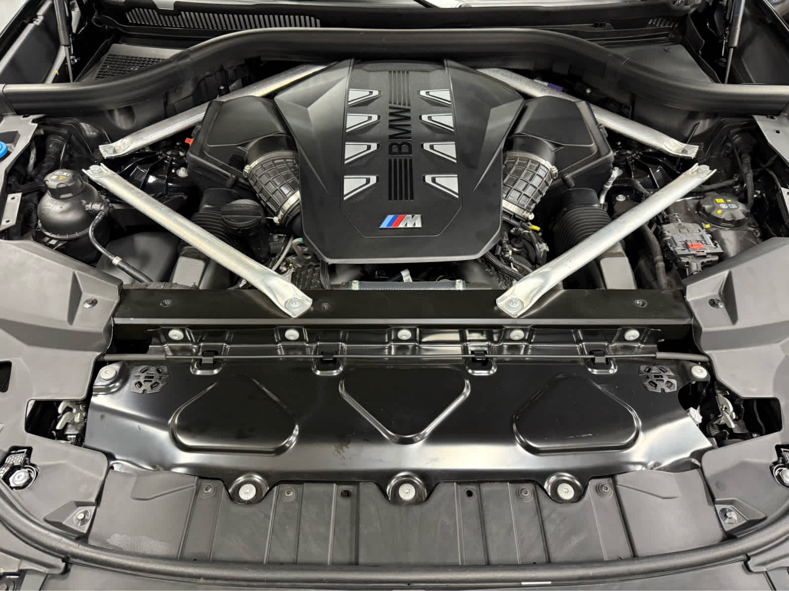 2025 BMW X5 M60i M60i
