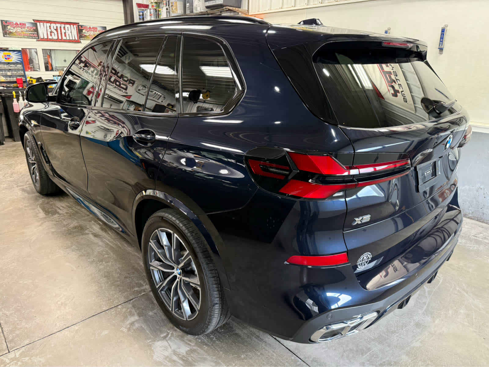 2025 BMW X5 M60i M60i
