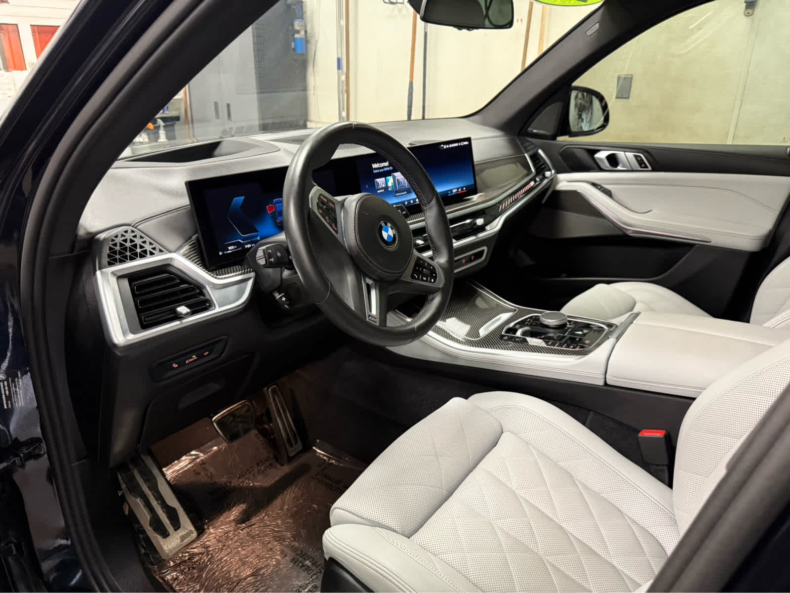 2025 BMW X5 M60i M60i