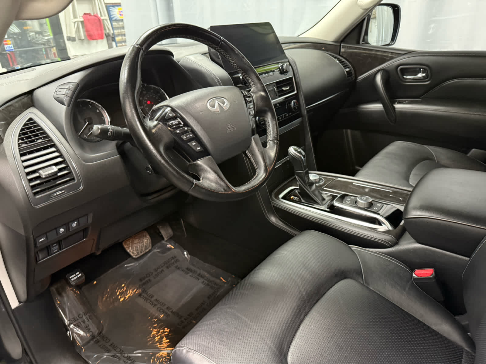 2024 INFINITI QX80 LUXE