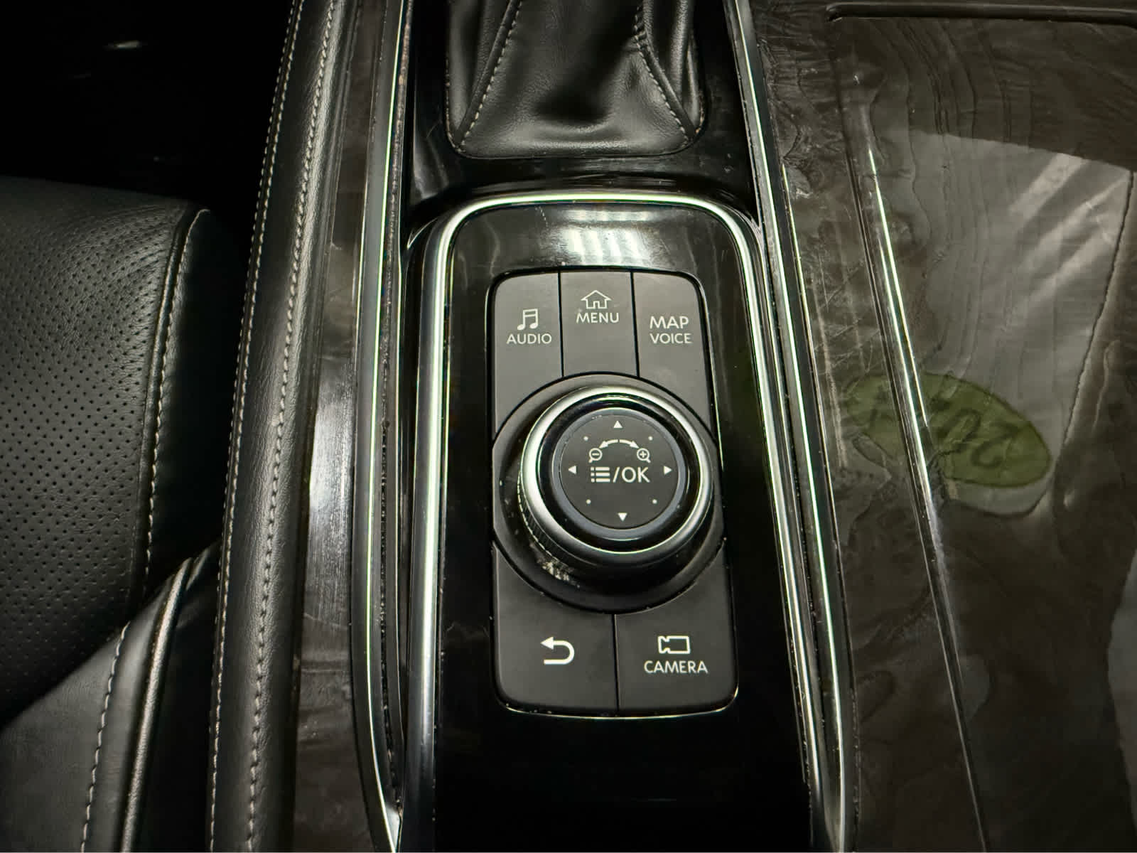 2024 INFINITI QX80 LUXE