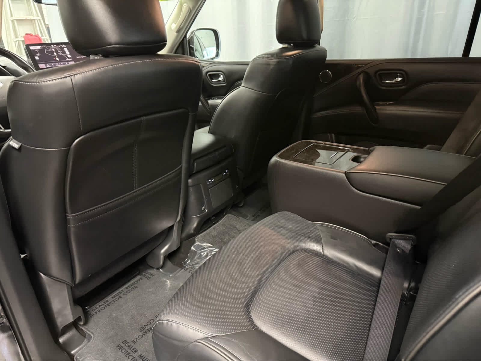 2024 INFINITI QX80 LUXE