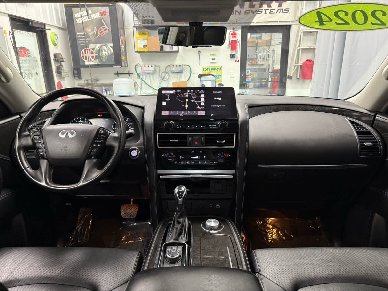 2024 INFINITI QX80 LUXE