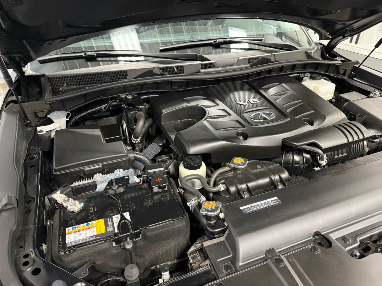 2024 INFINITI QX80 LUXE