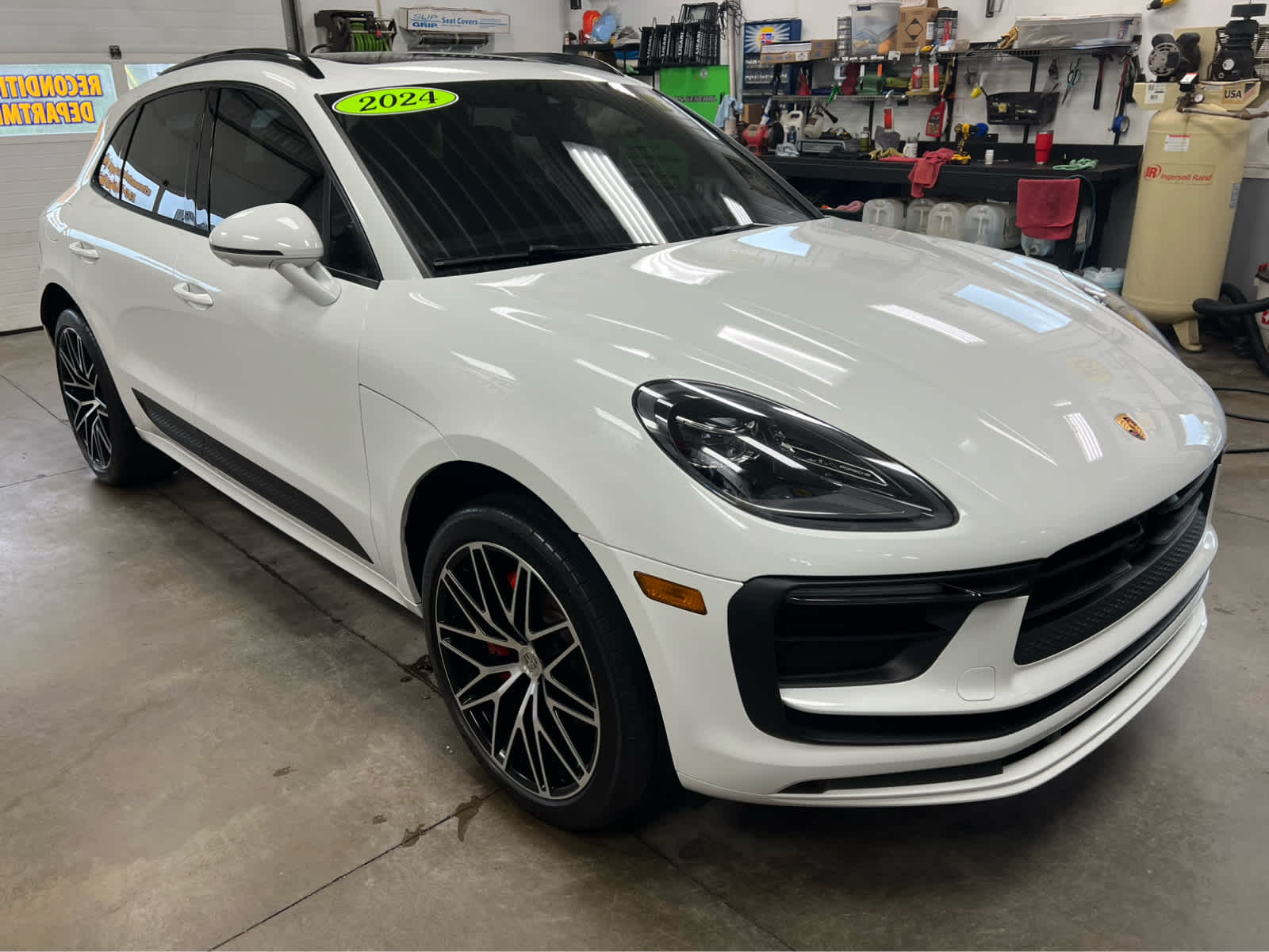 2024 Porsche Macan Base