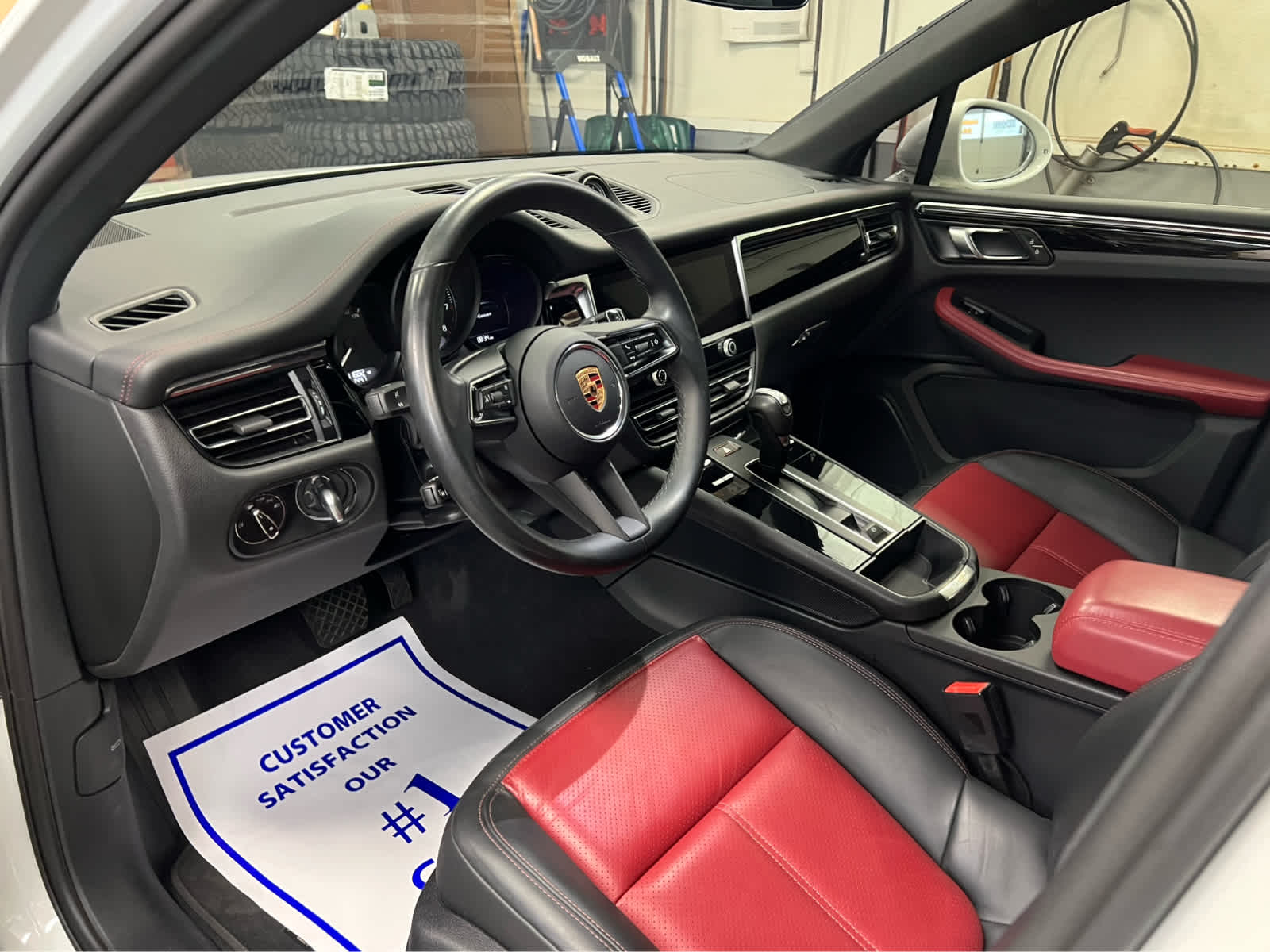 2024 Porsche Macan Base