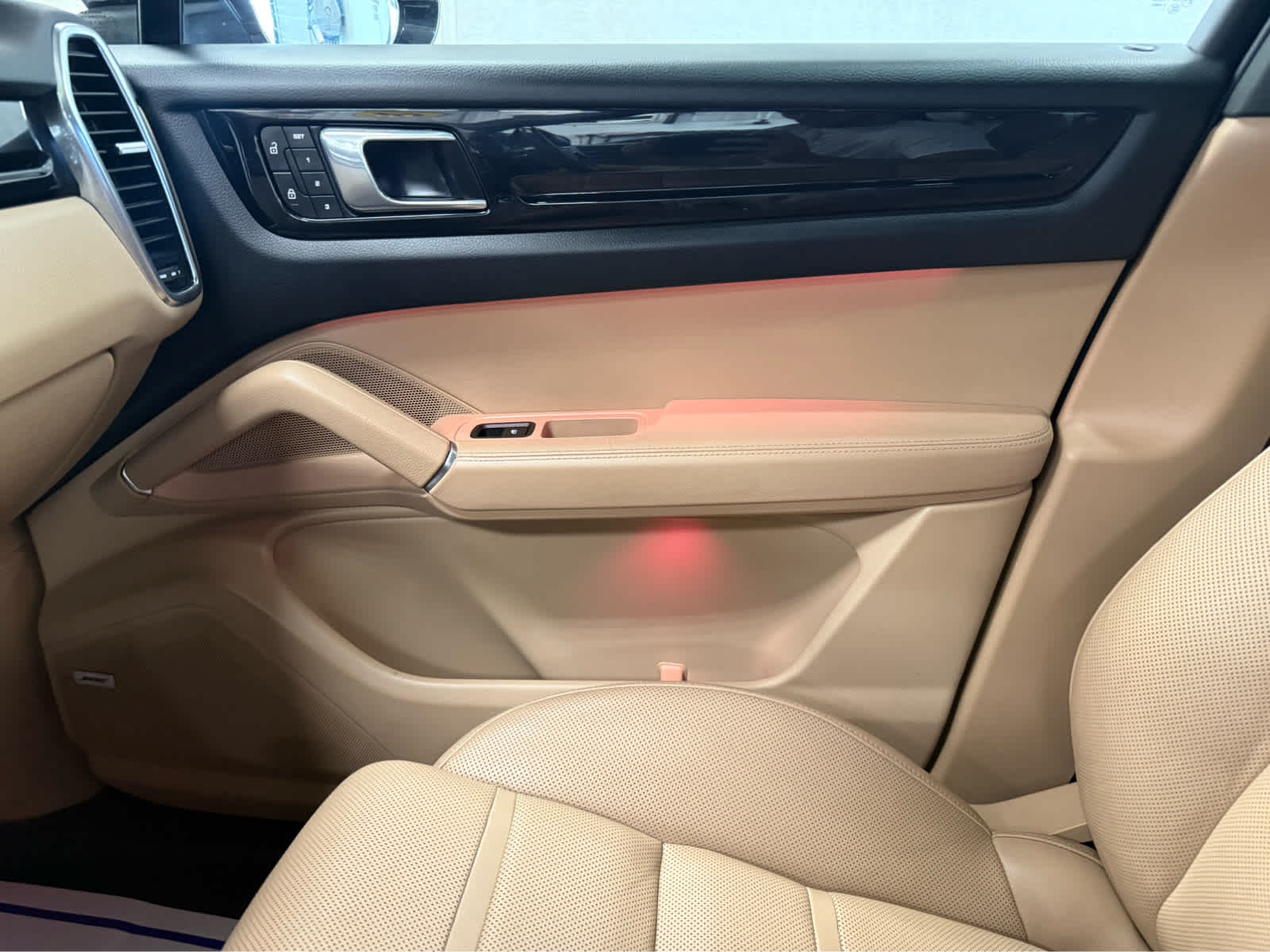 2023 Porsche Cayenne Platinum Edition