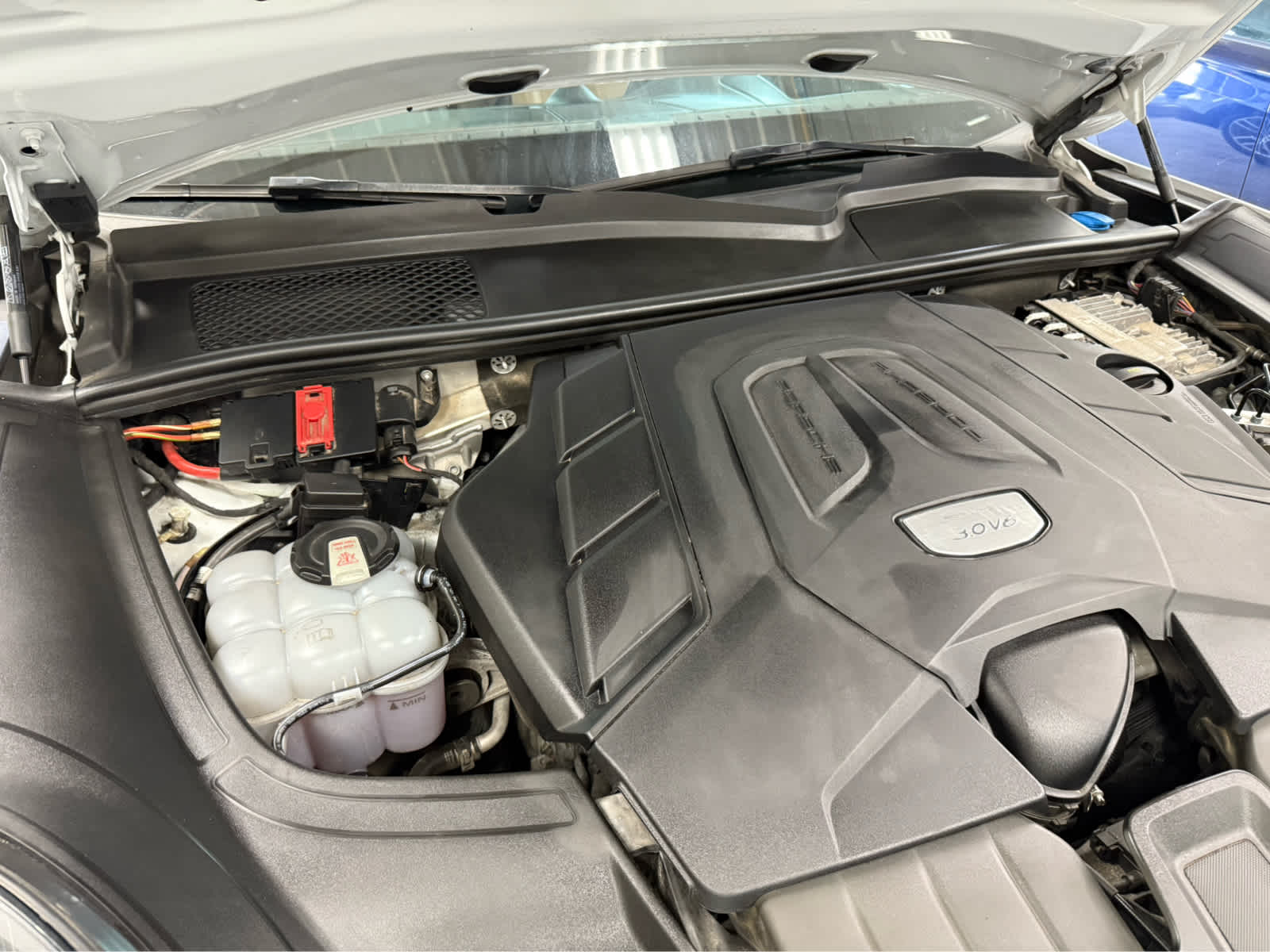 2023 Porsche Cayenne Platinum Edition